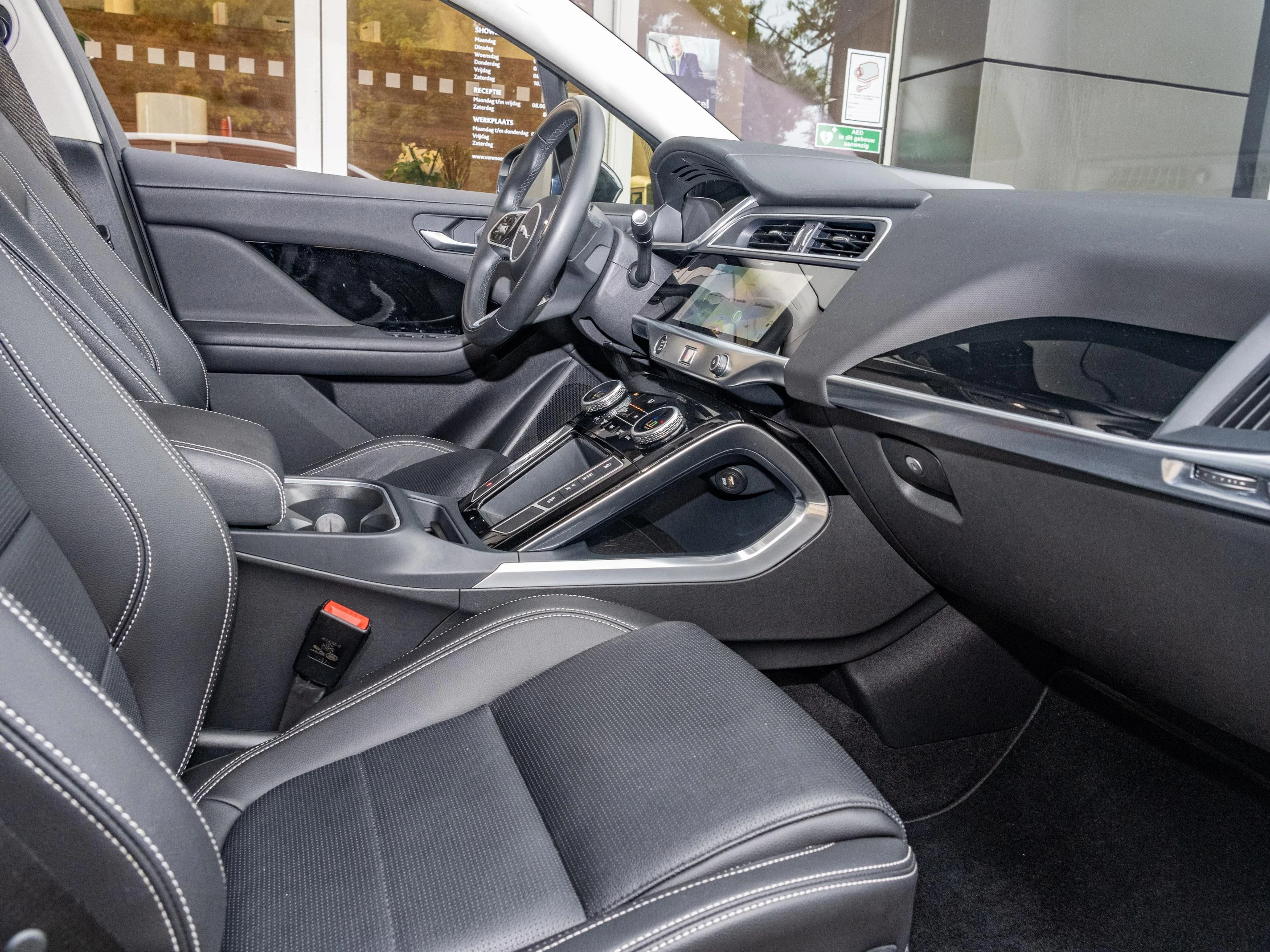 Jaguar-I-PACE-image-22