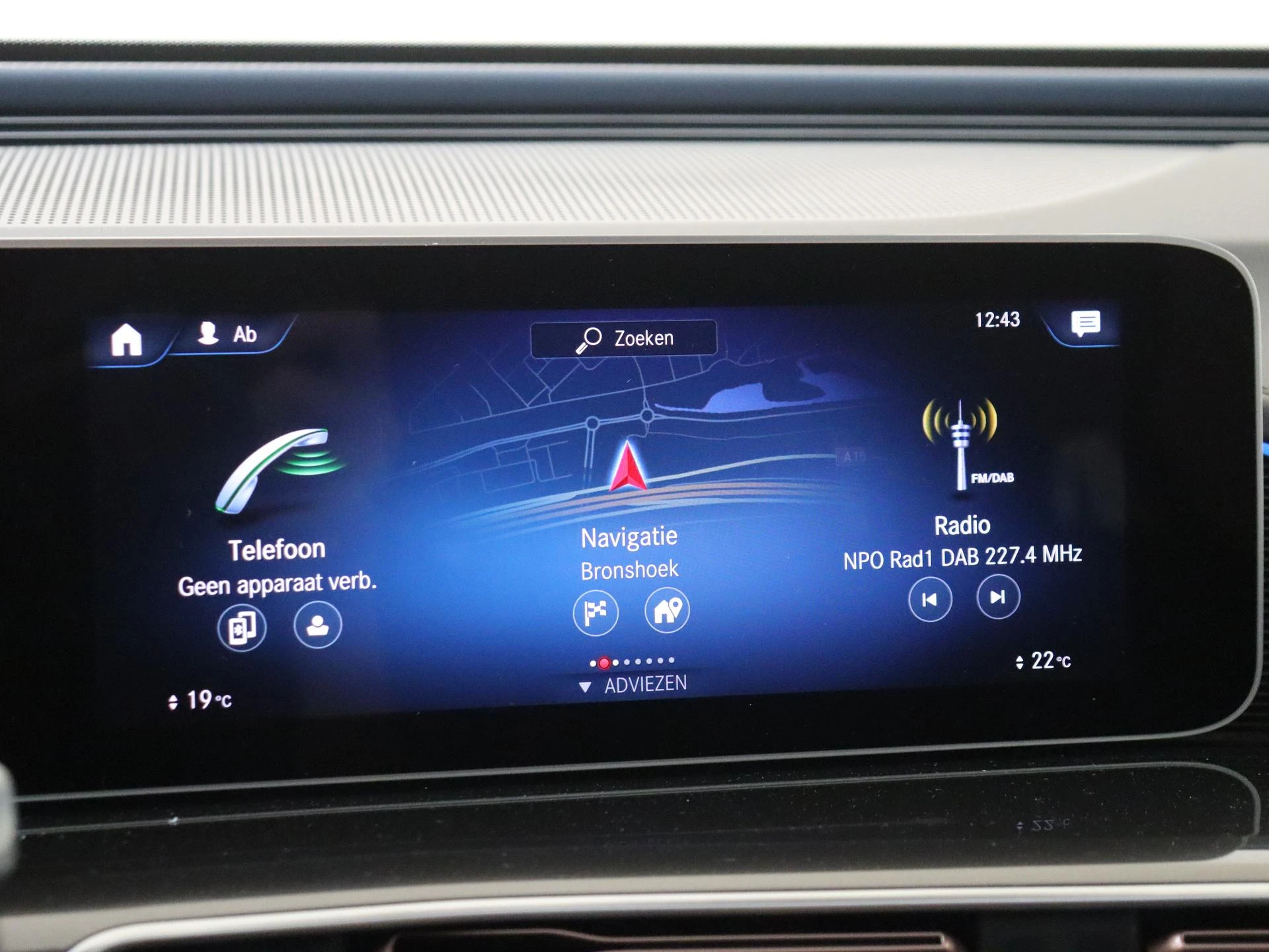 Mercedes-Benz-EQC-image-16
