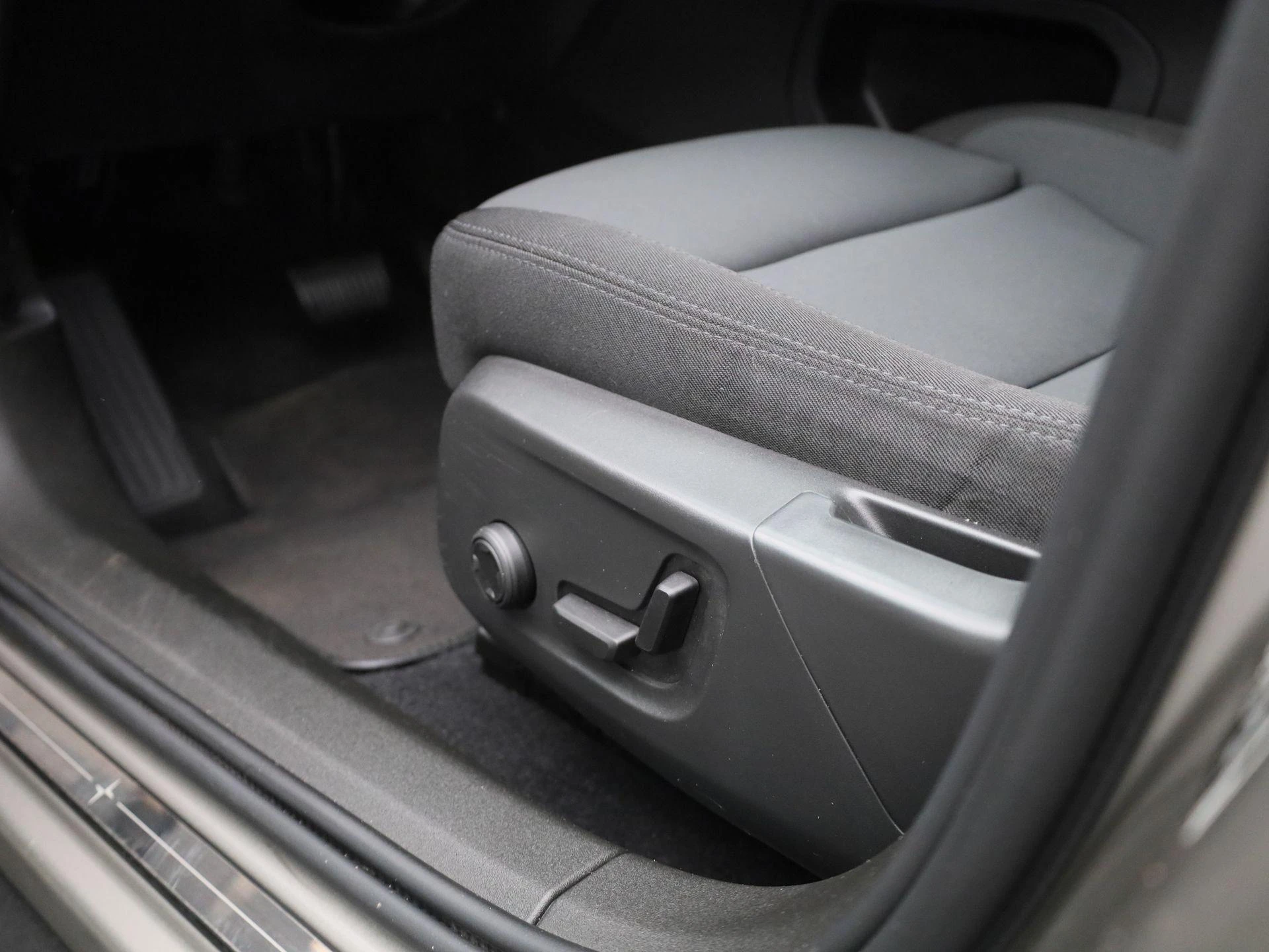 Polestar-2-image-32