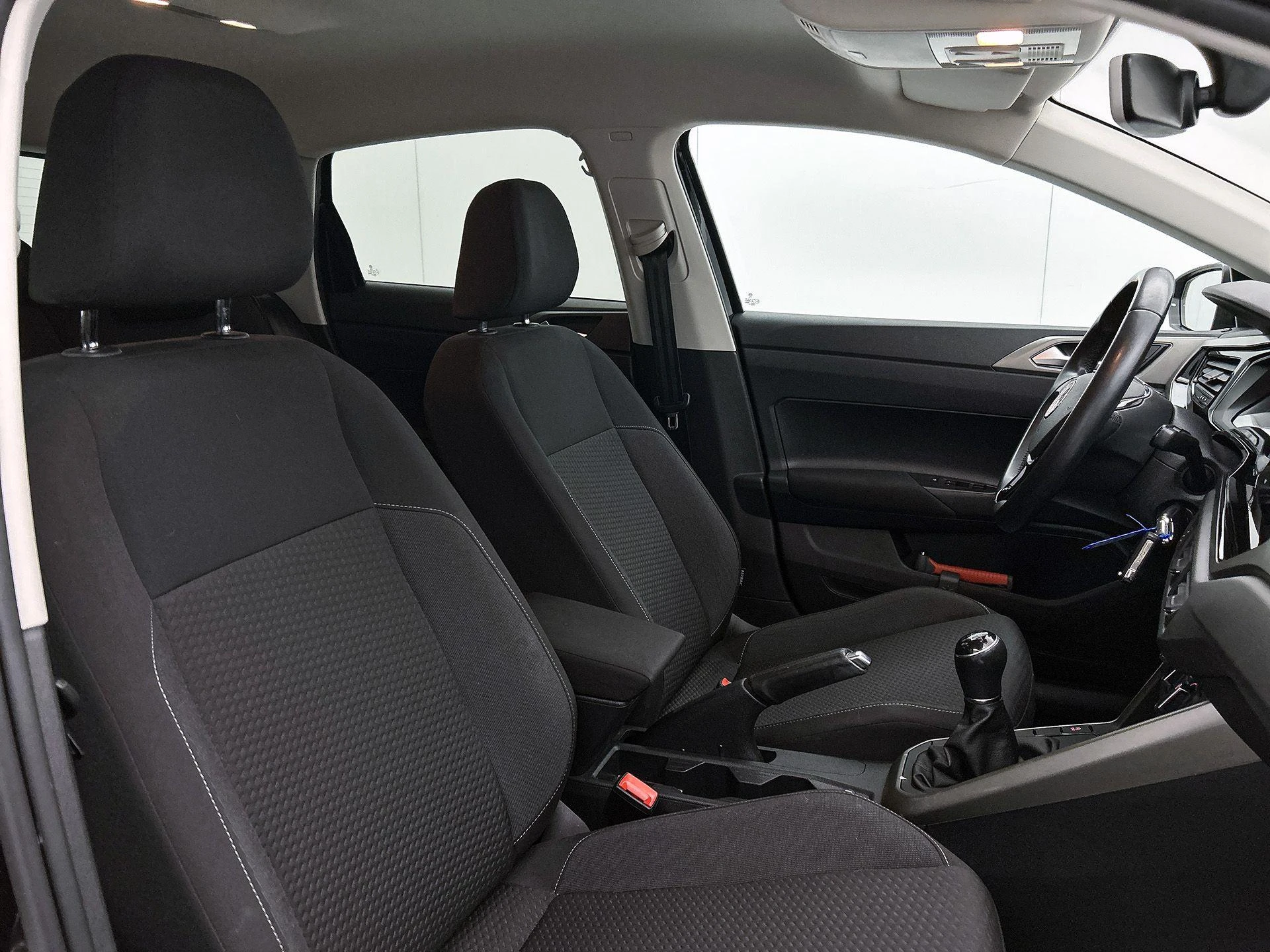 Volkswagen-Polo-image-35