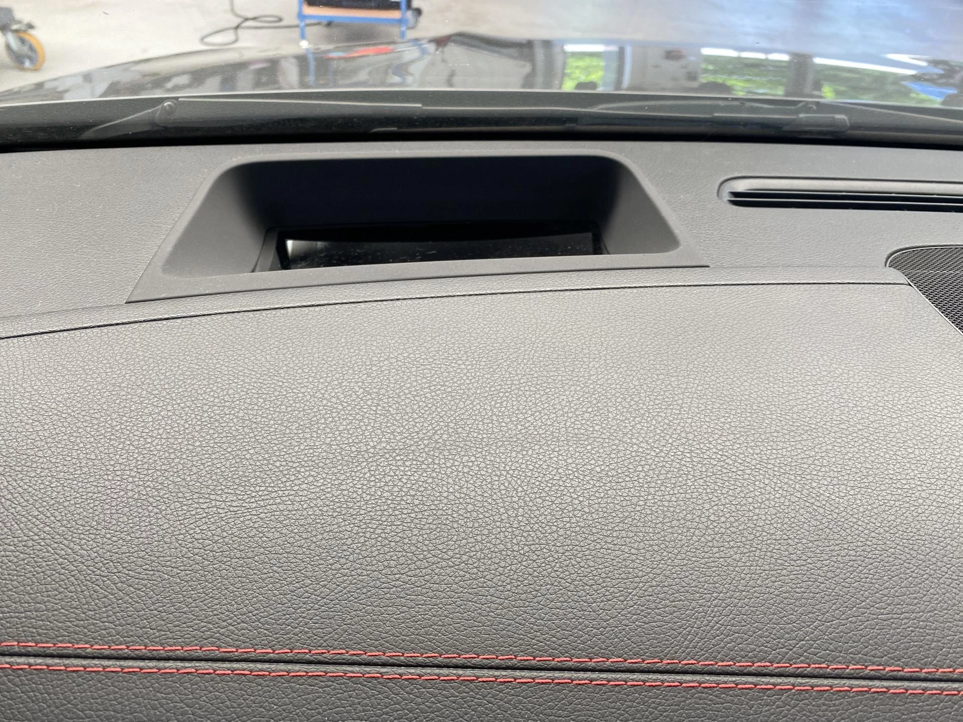Mercedes-Benz-EQA-image-13