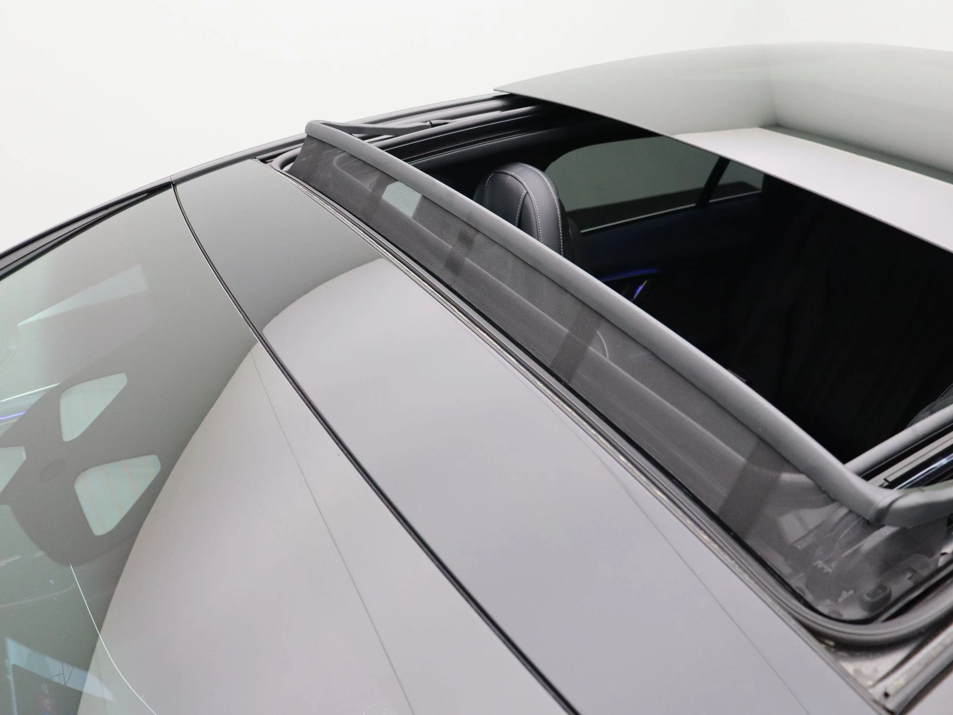 Mercedes-Benz-EQE-image-16