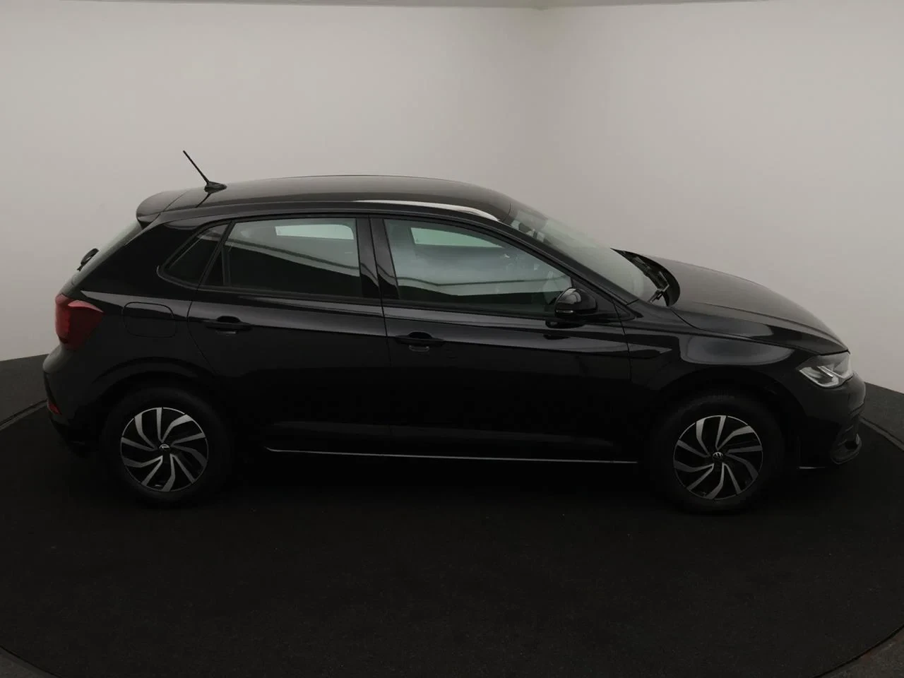 Volkswagen-Polo-image-19