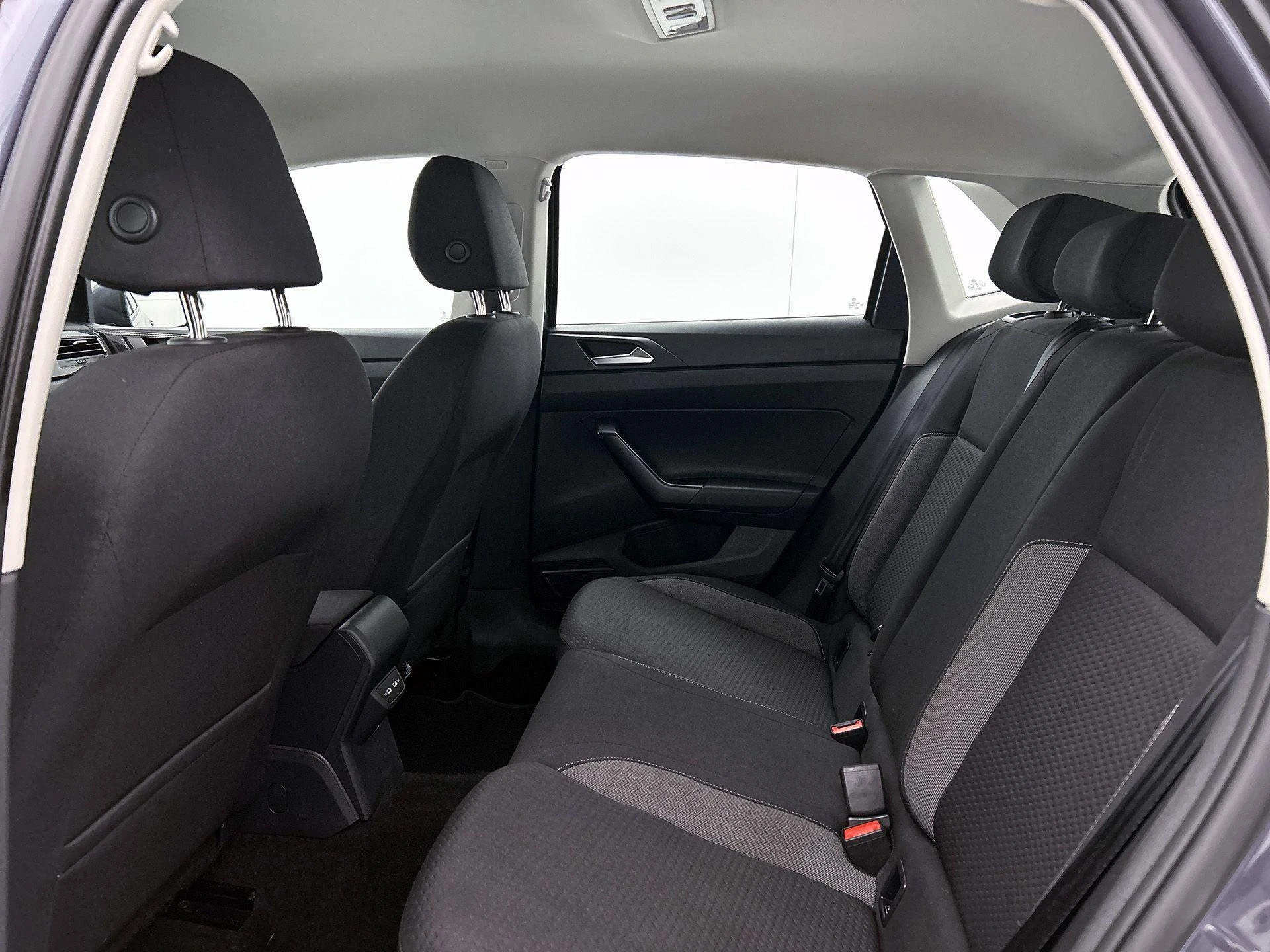 Volkswagen-Polo-image-25