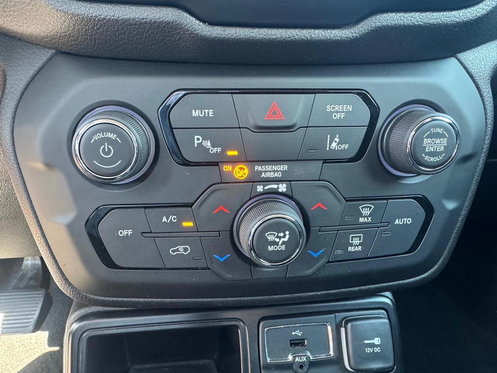 Jeep-Renegade-image-19