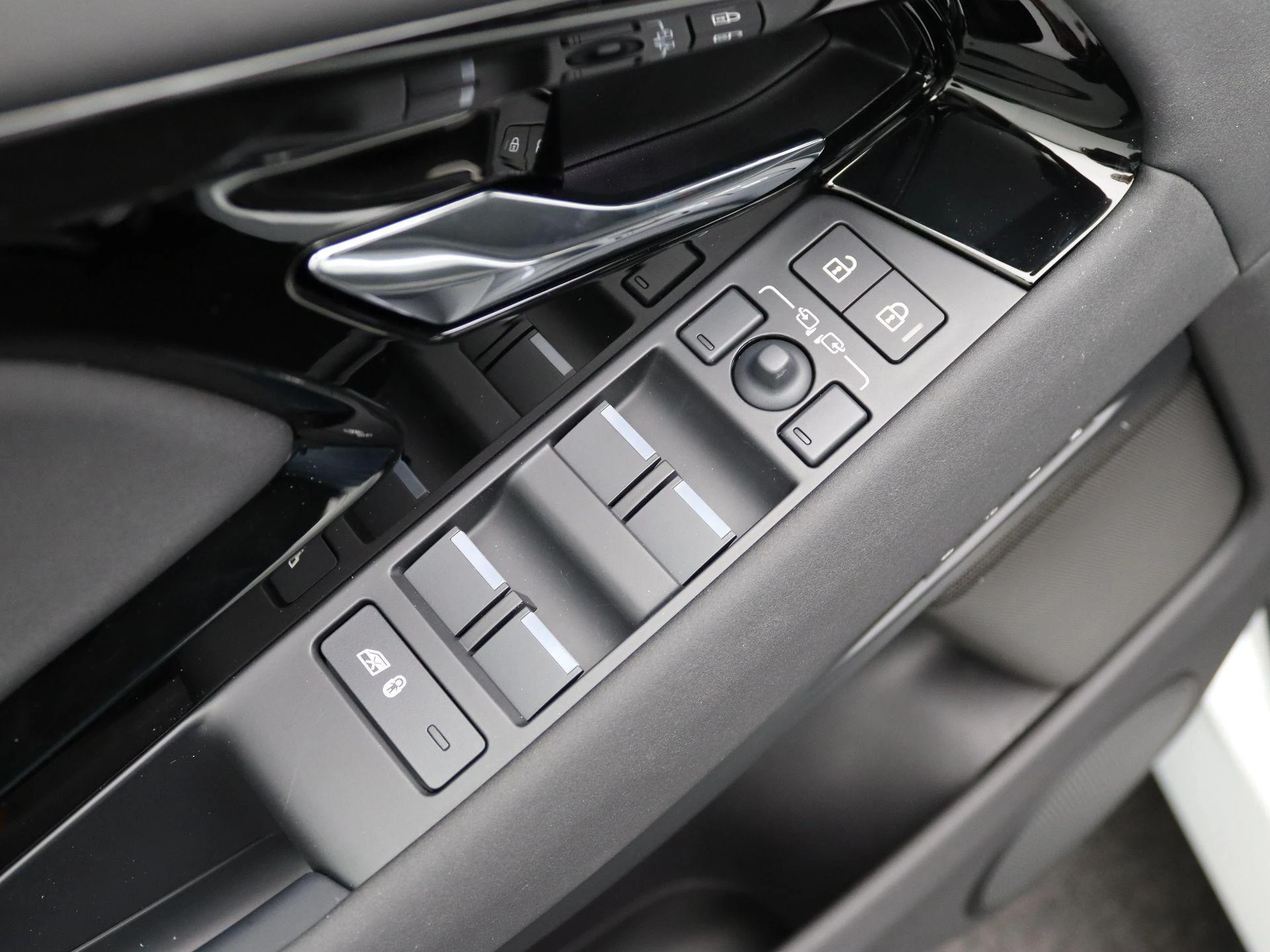 Land Rover-Range Rover Evoque-image-27