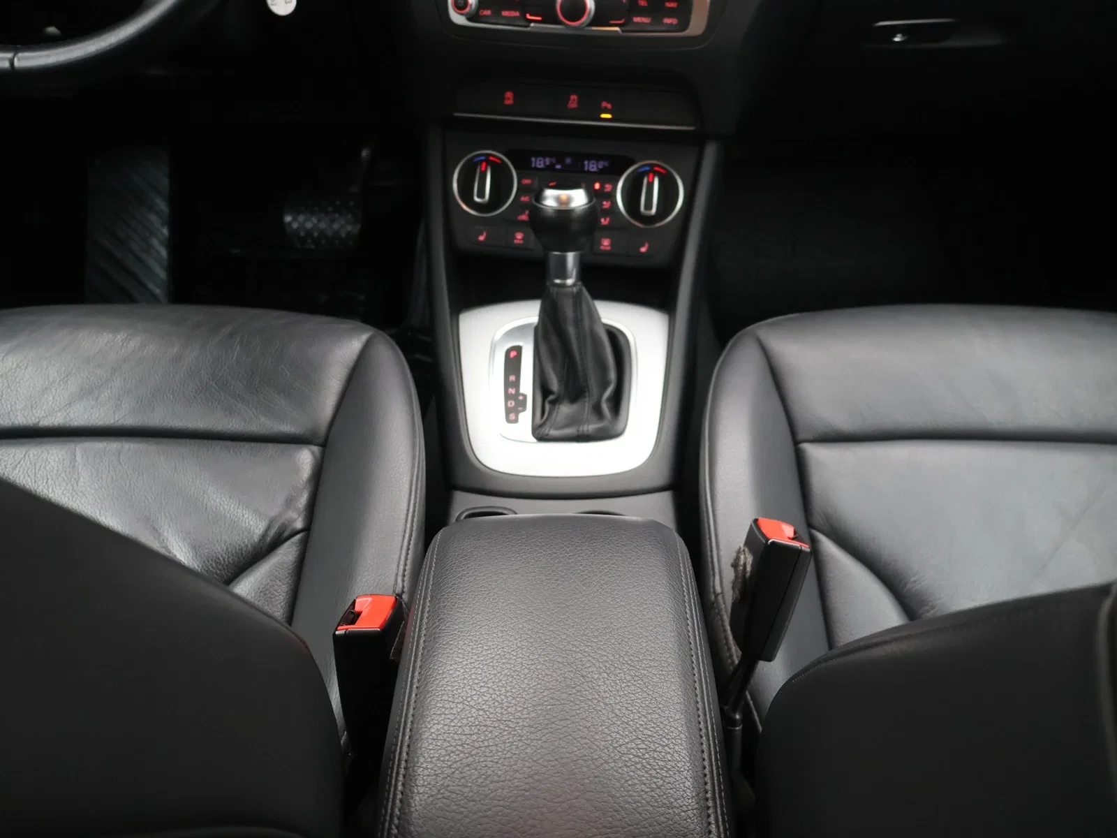 Audi Q3 Audi Q3 1.4TFSI 150PK *AUTOMAAT*LEDER*CRUISE*NAVI*PDC*ZETELVERWARMING*AIRCO*...*