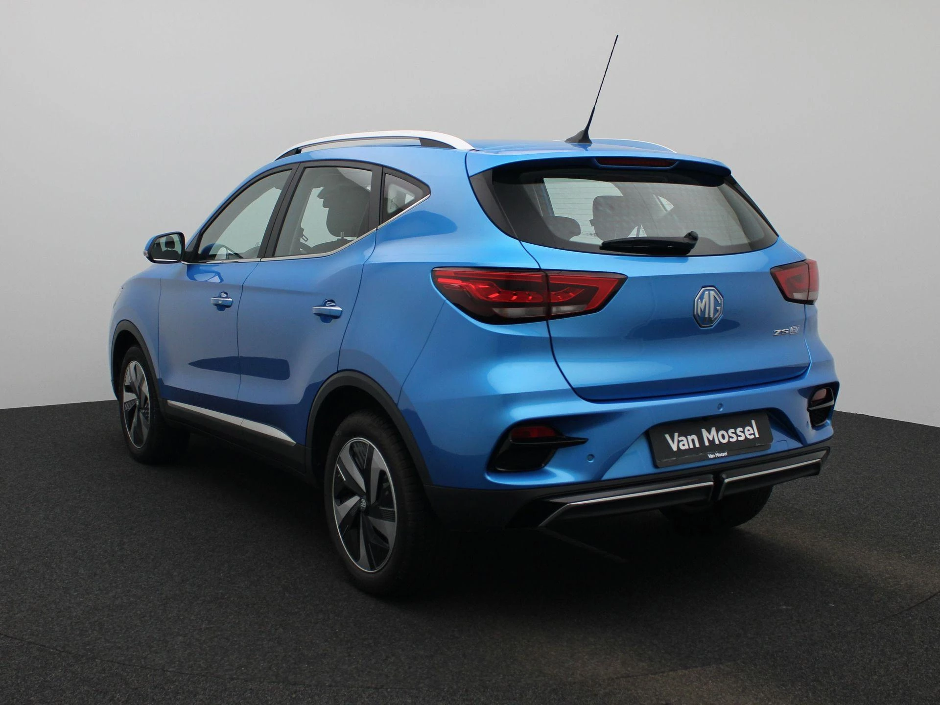 MG-ZS EV-image-1