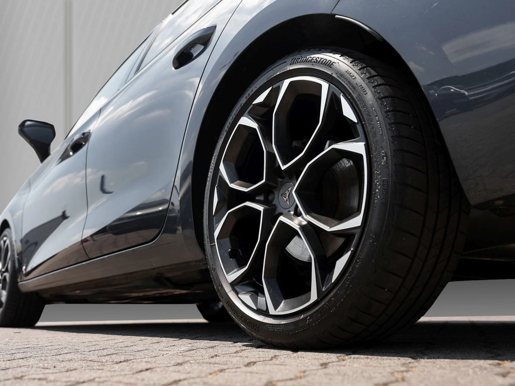 CUPRA Leon Sportstourer 1.5 eTSI DSG /Navi/AHK/LED/RFK