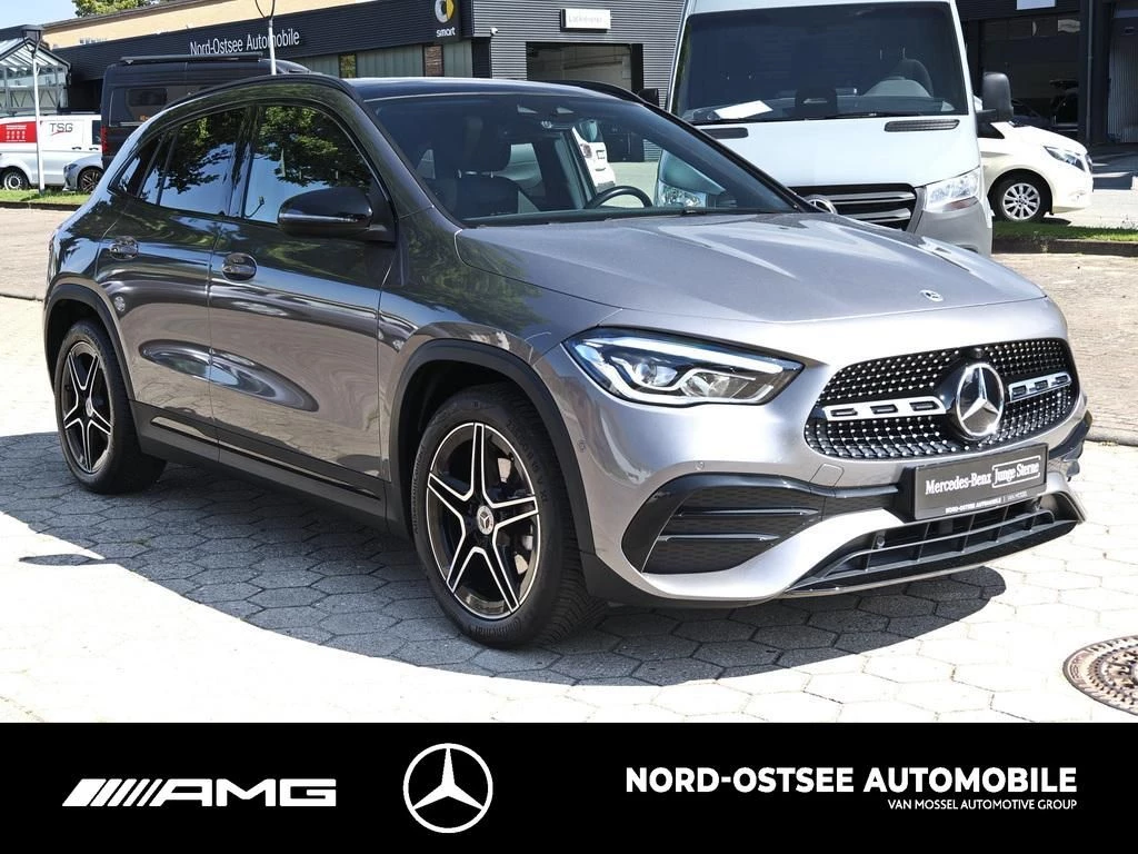 Mercedes-Benz GLA 200 AMG NIGHT AHK PANO PARKPAKET NAVI SITZH AMG Line