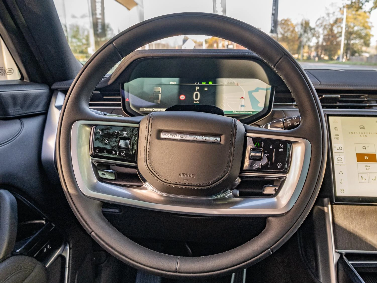 Land Rover-Range Rover-image-23