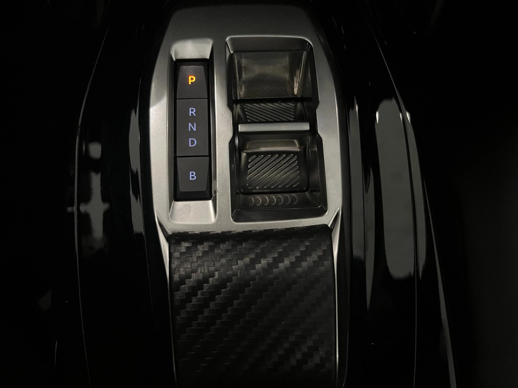 Peugeot-e-2008-image-14