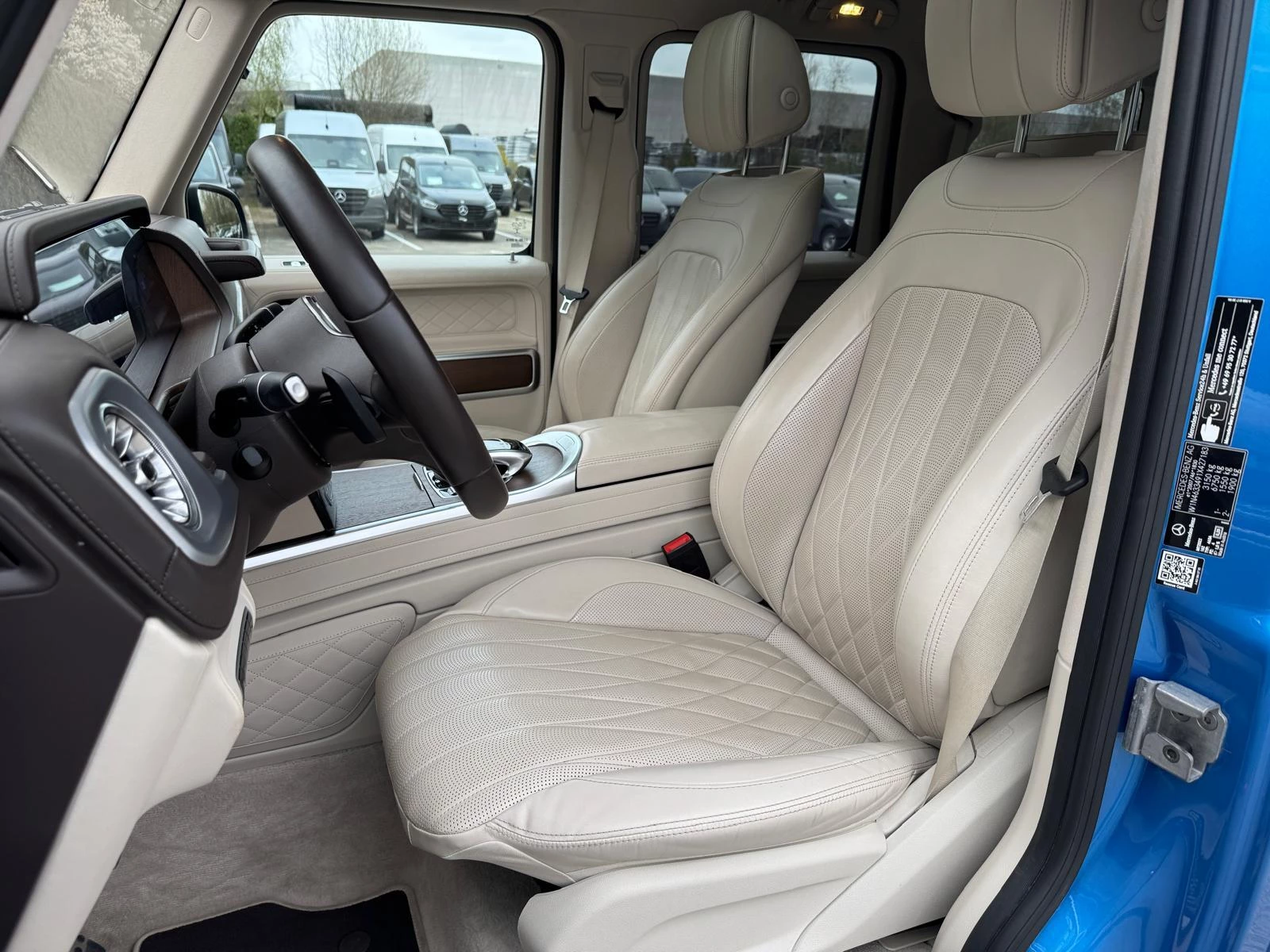 Mercedes-Benz-G-Klasse-image-8