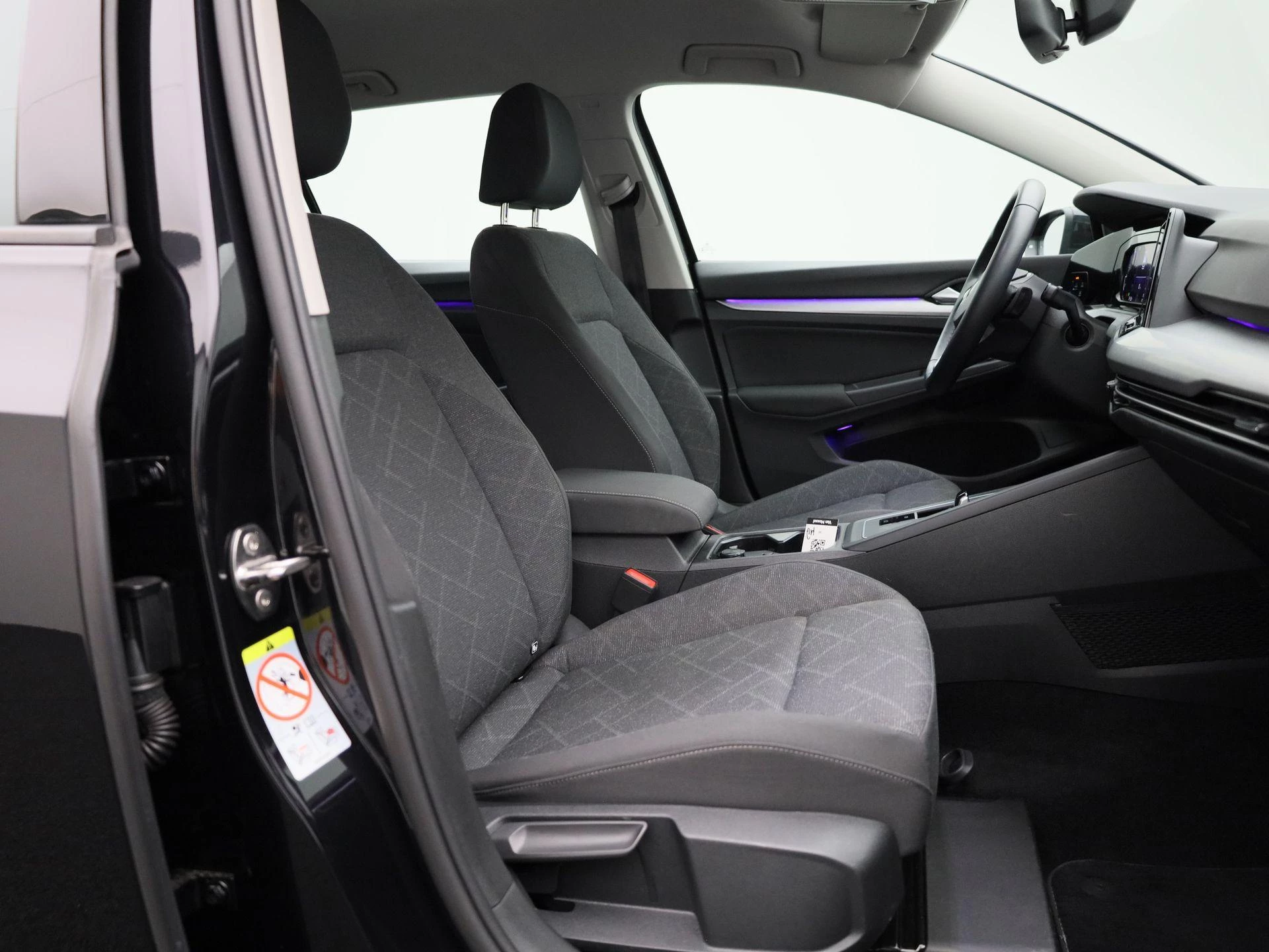 Volkswagen-Golf-image-30