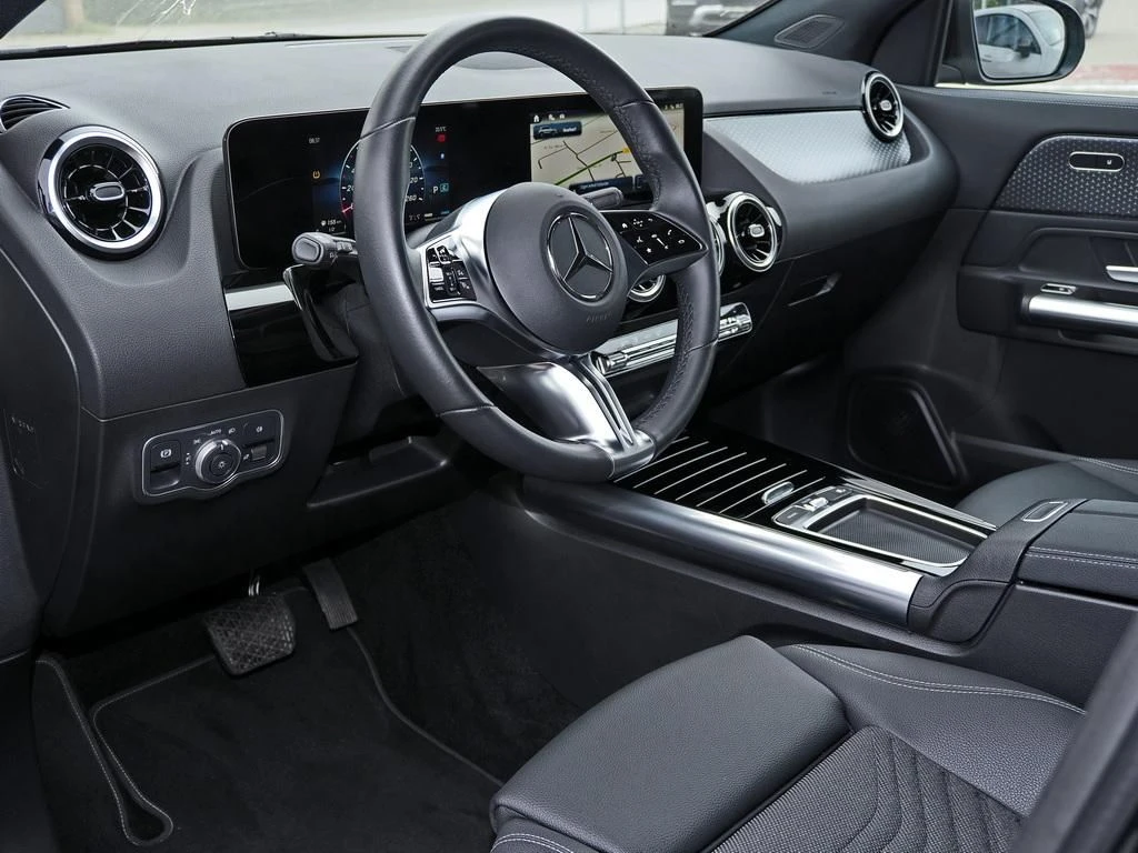 Mercedes-Benz-GLA 200-image-8