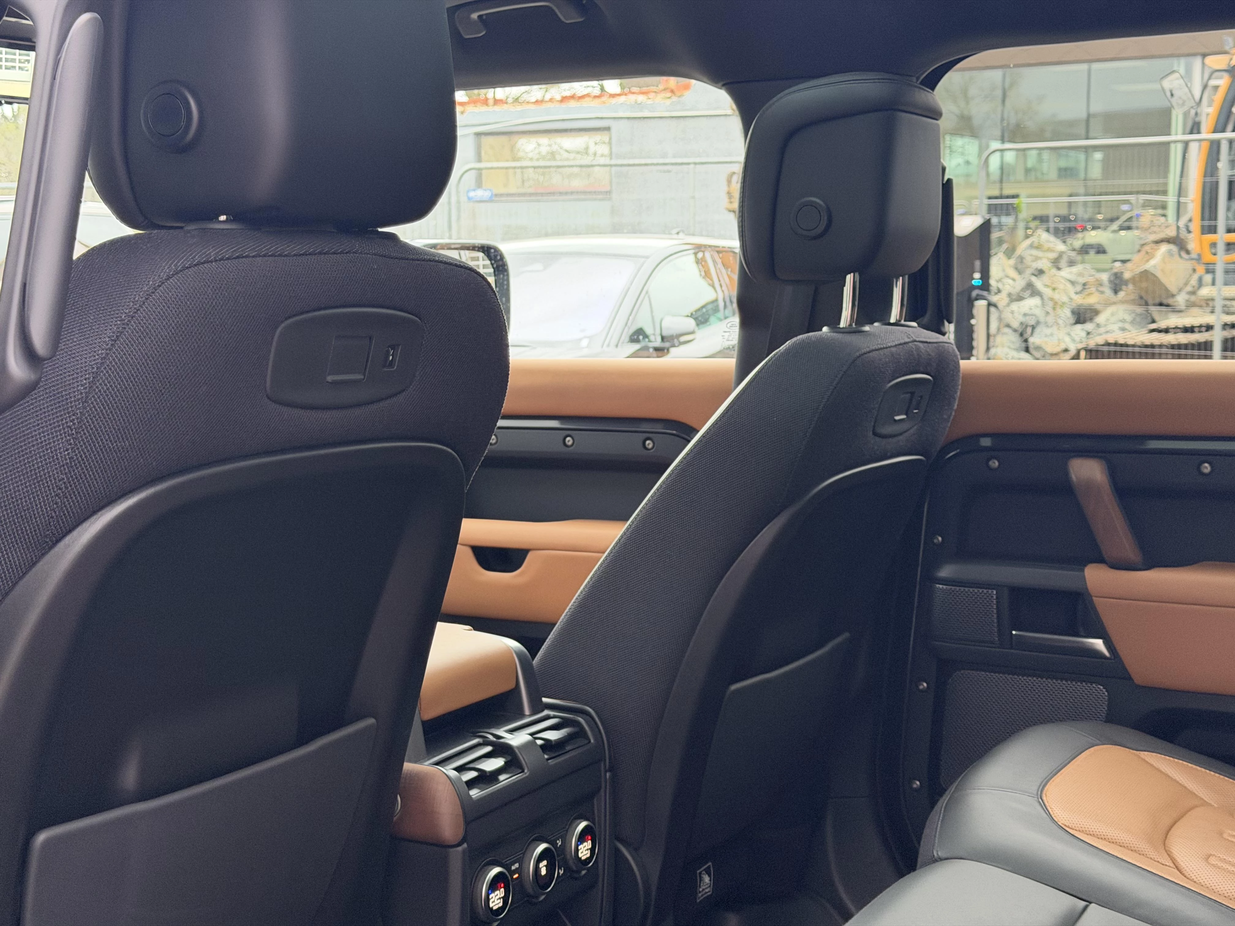 Land Rover Defender P400 XS Edition