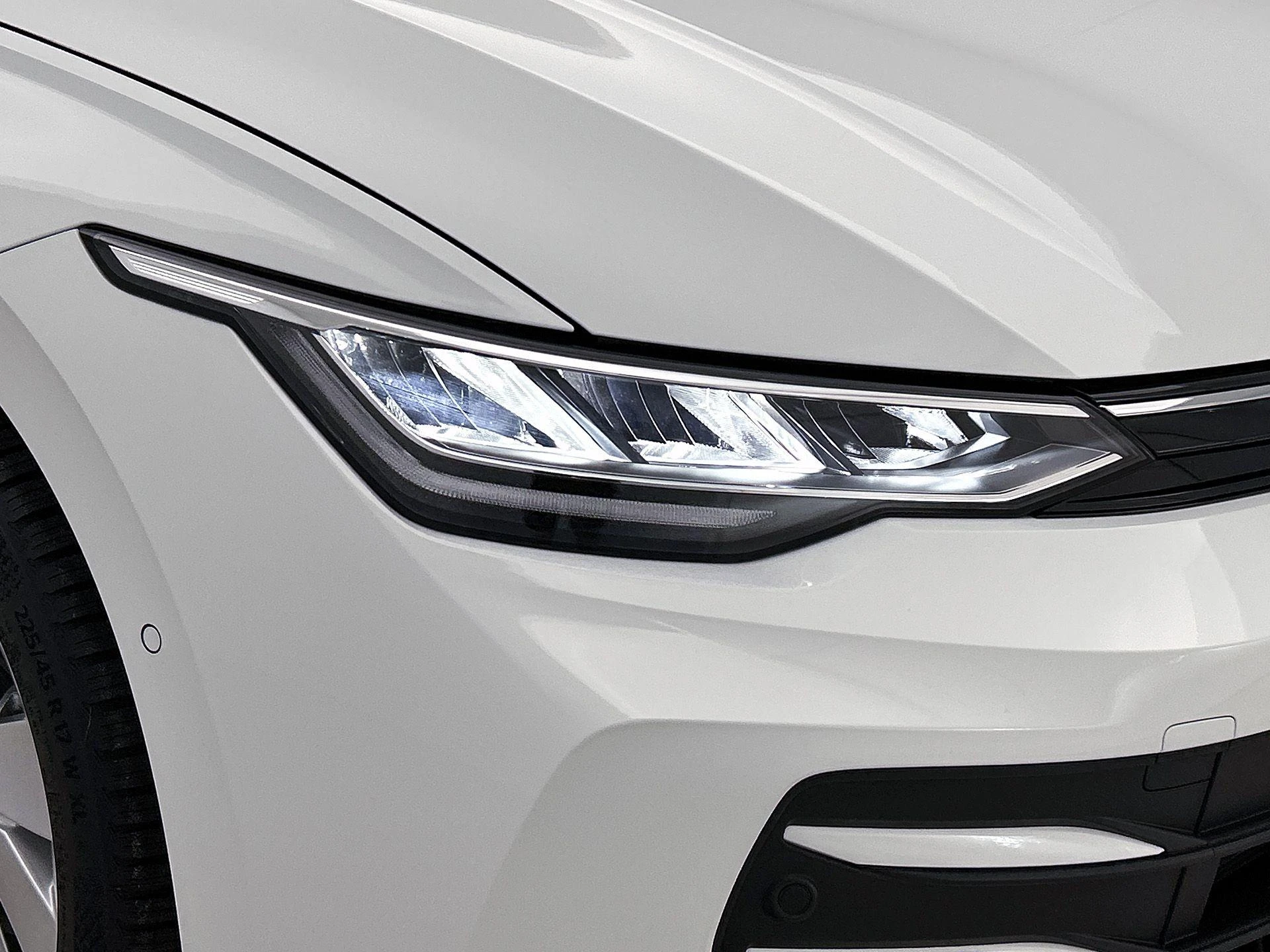 Volkswagen-Golf-image-32