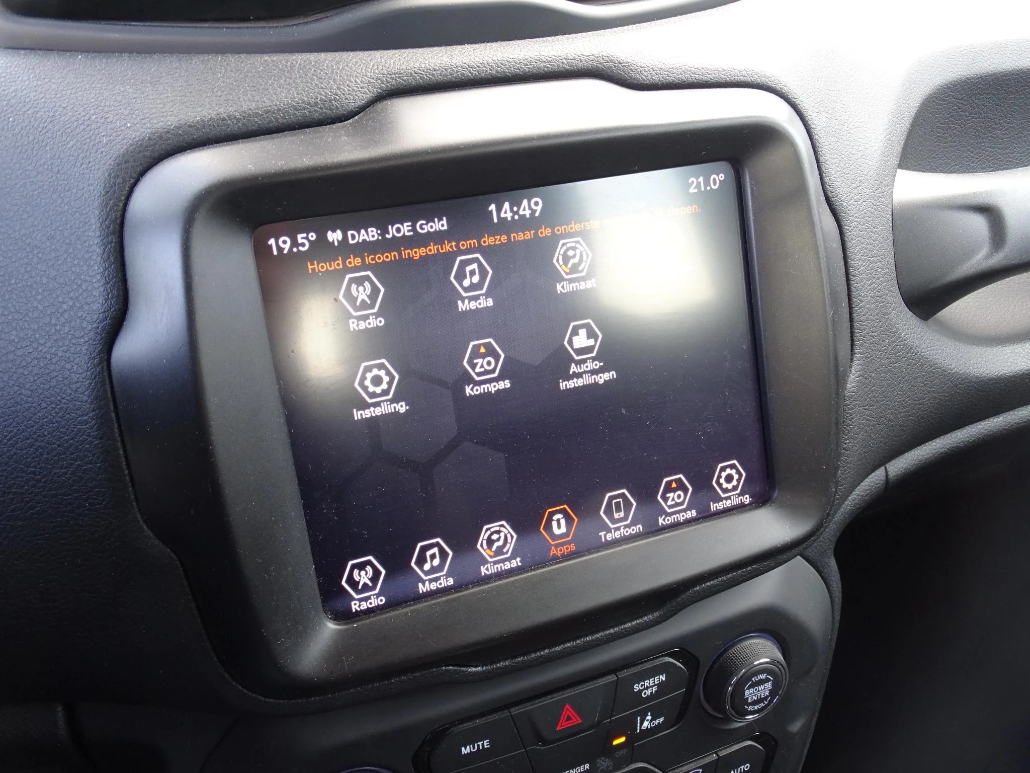 Jeep-Renegade-image-16
