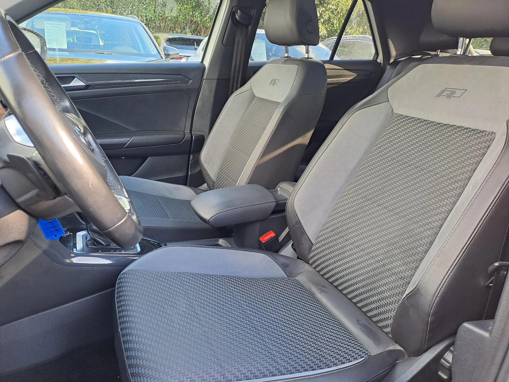 Volkswagen-T-Roc-image-13