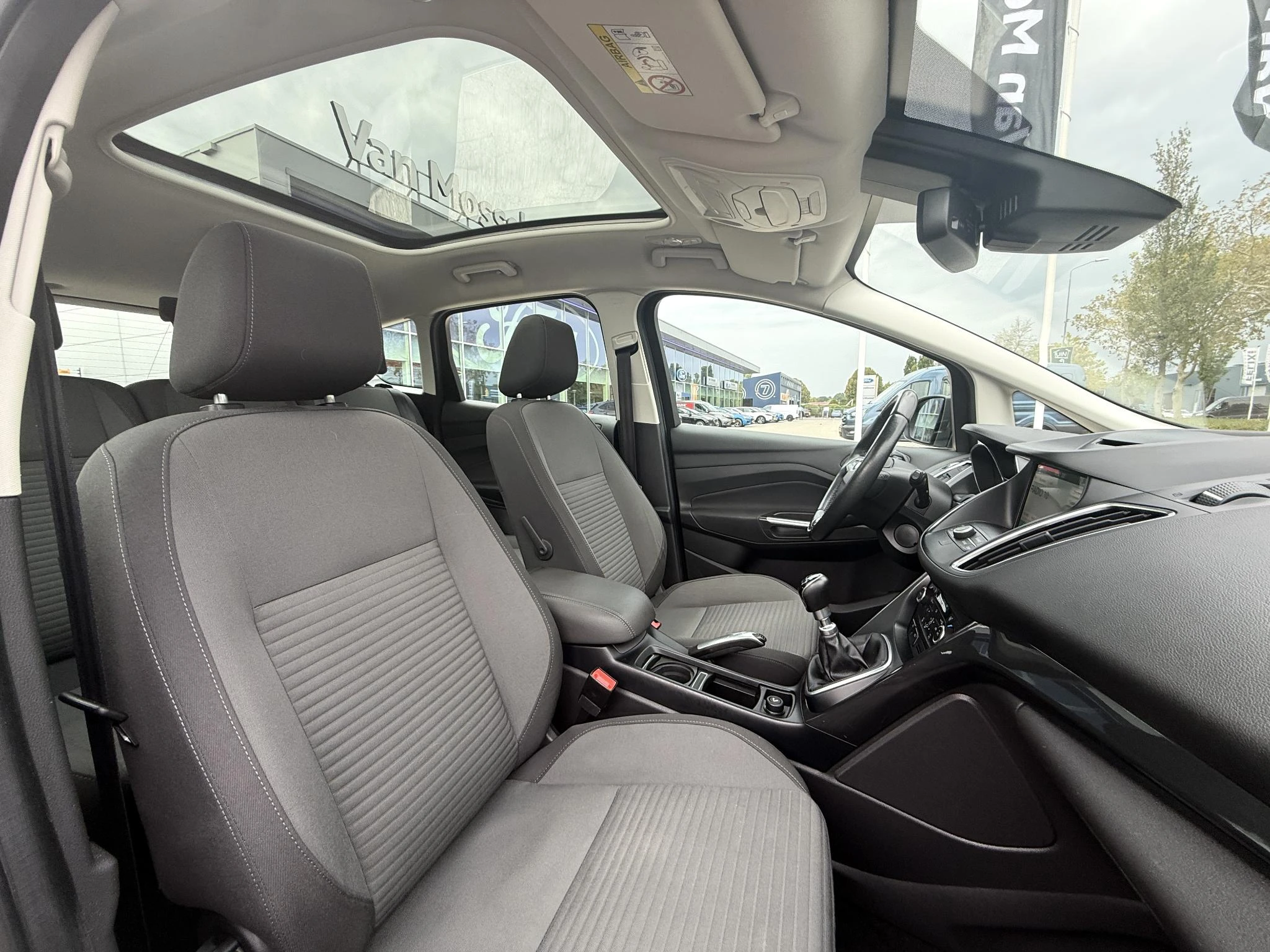 Ford-C-MAX-image-13