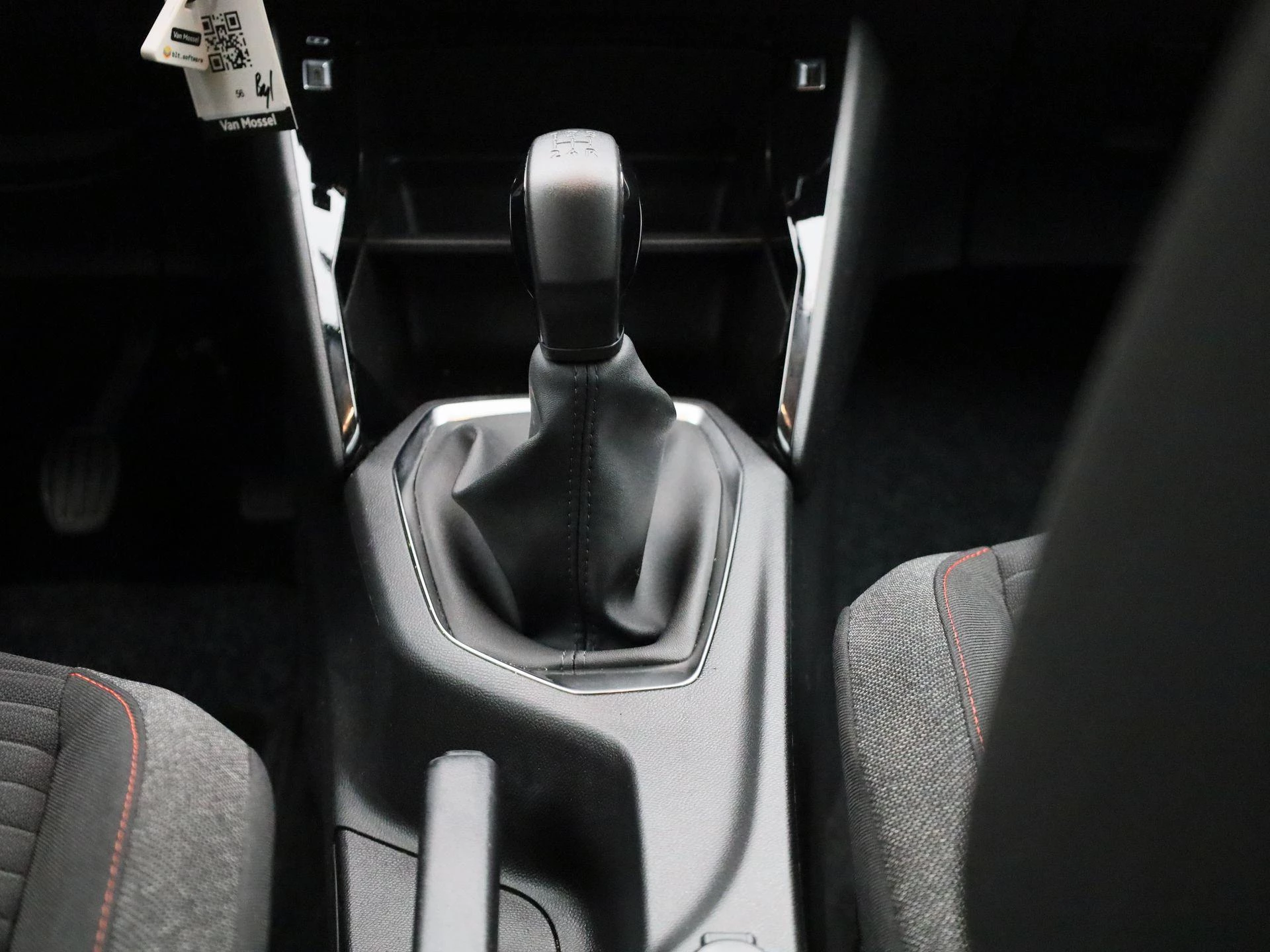 Peugeot-208-image-9
