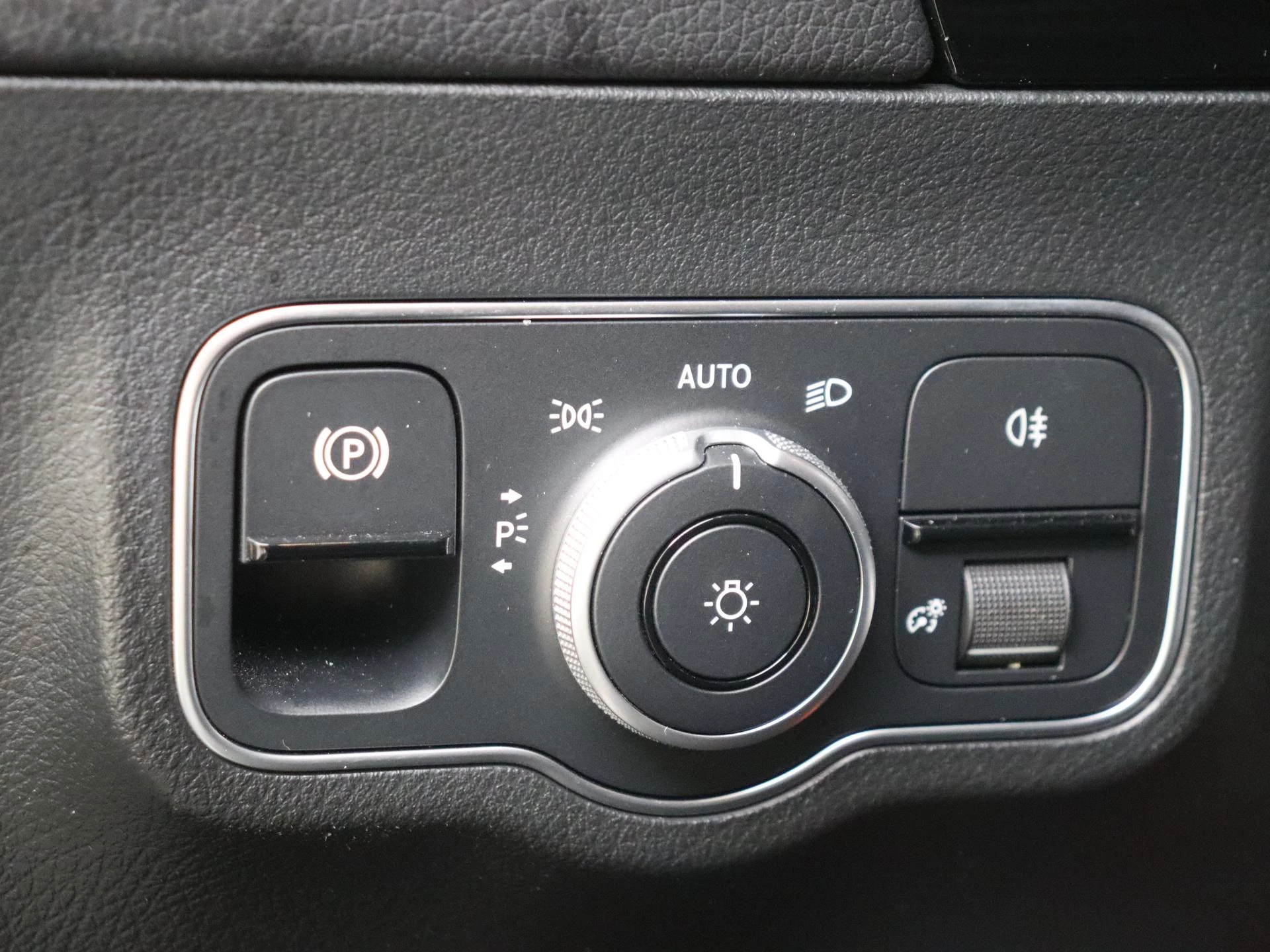 Mercedes-Benz-EQA-image-26