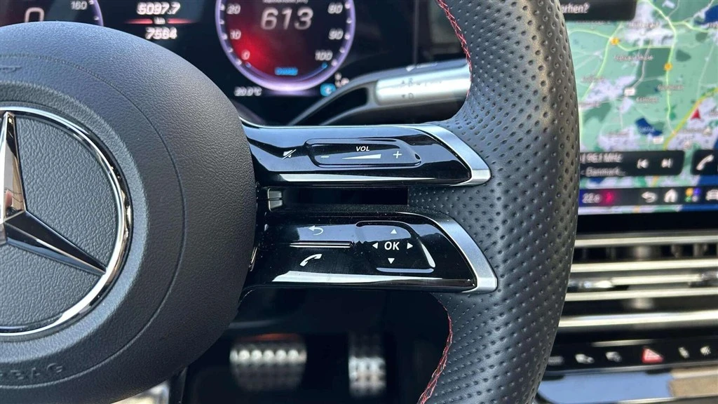 Mercedes-Benz-CLA-image-11