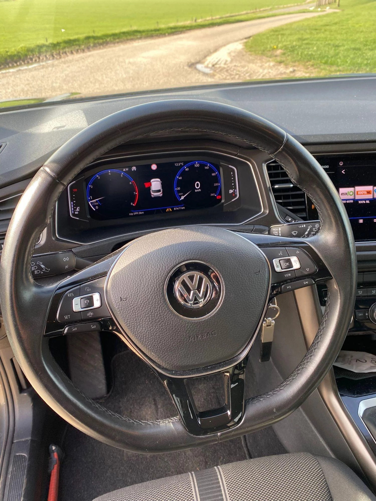Volkswagen-T-Roc-image-5