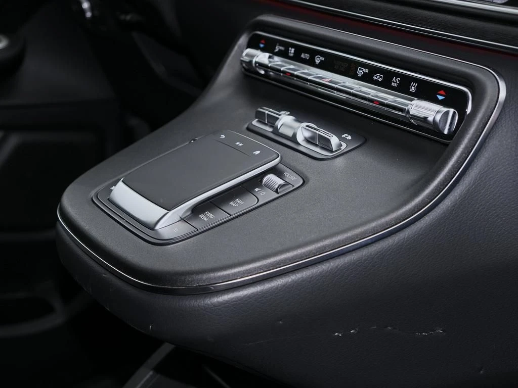 Mercedes-Benz-V-Klasse 300 d-image-12