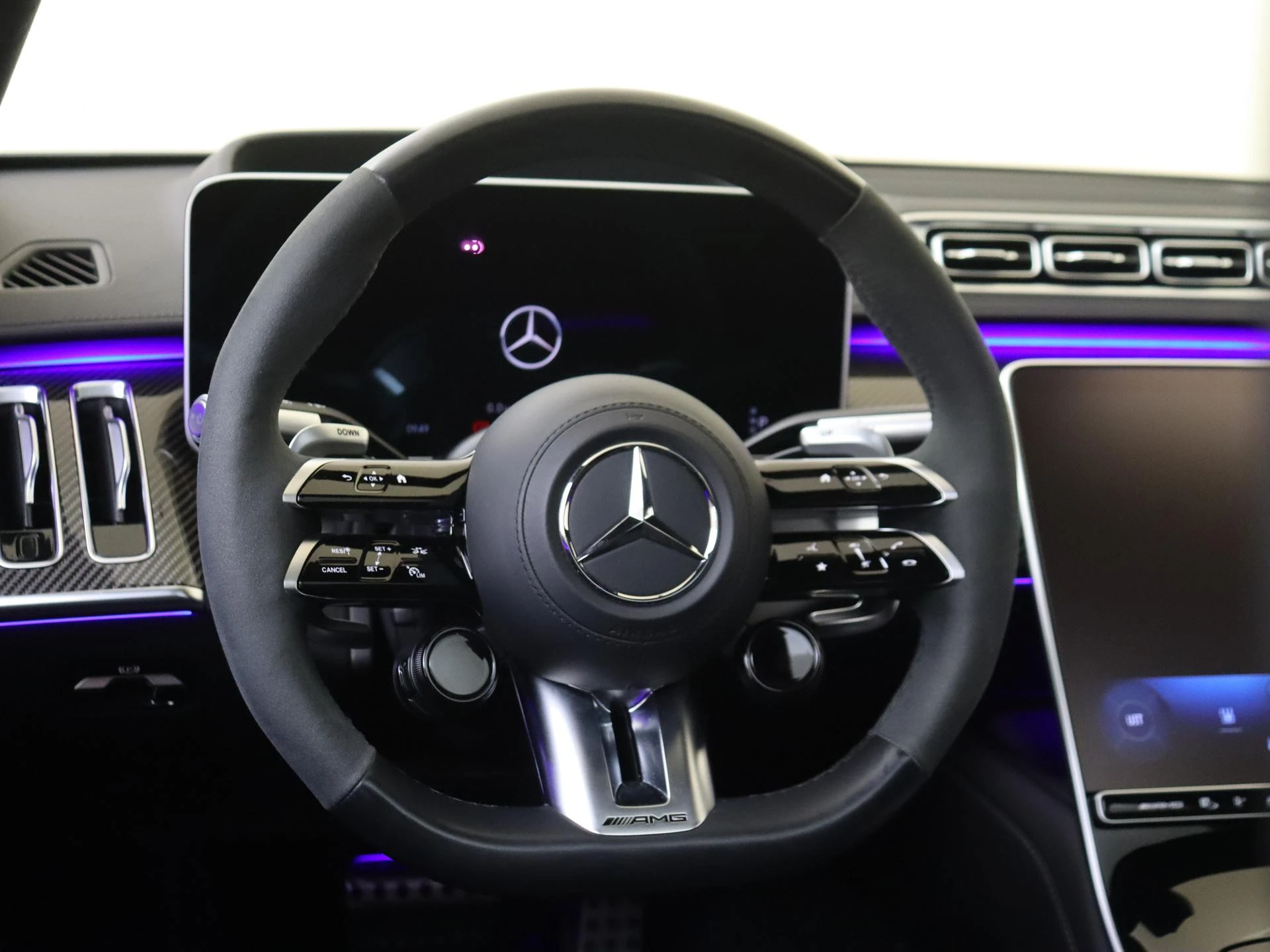 Mercedes-Benz-S-Klasse-image-12