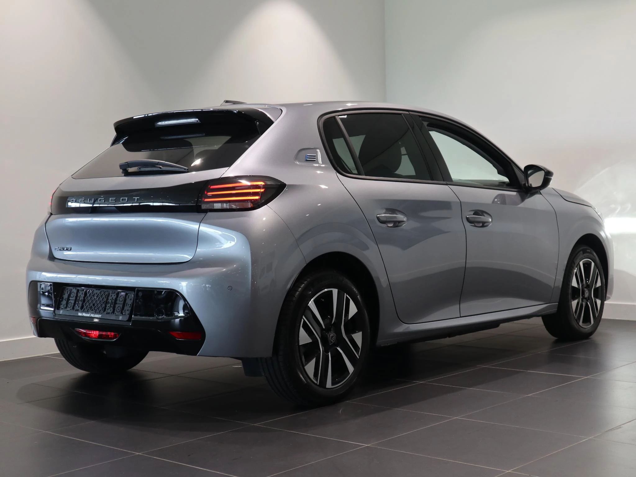 Peugeot-e-208-image-9