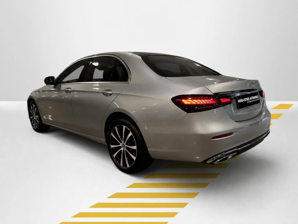 Mercedes-Benz-E-Klasse 300 de-image-12