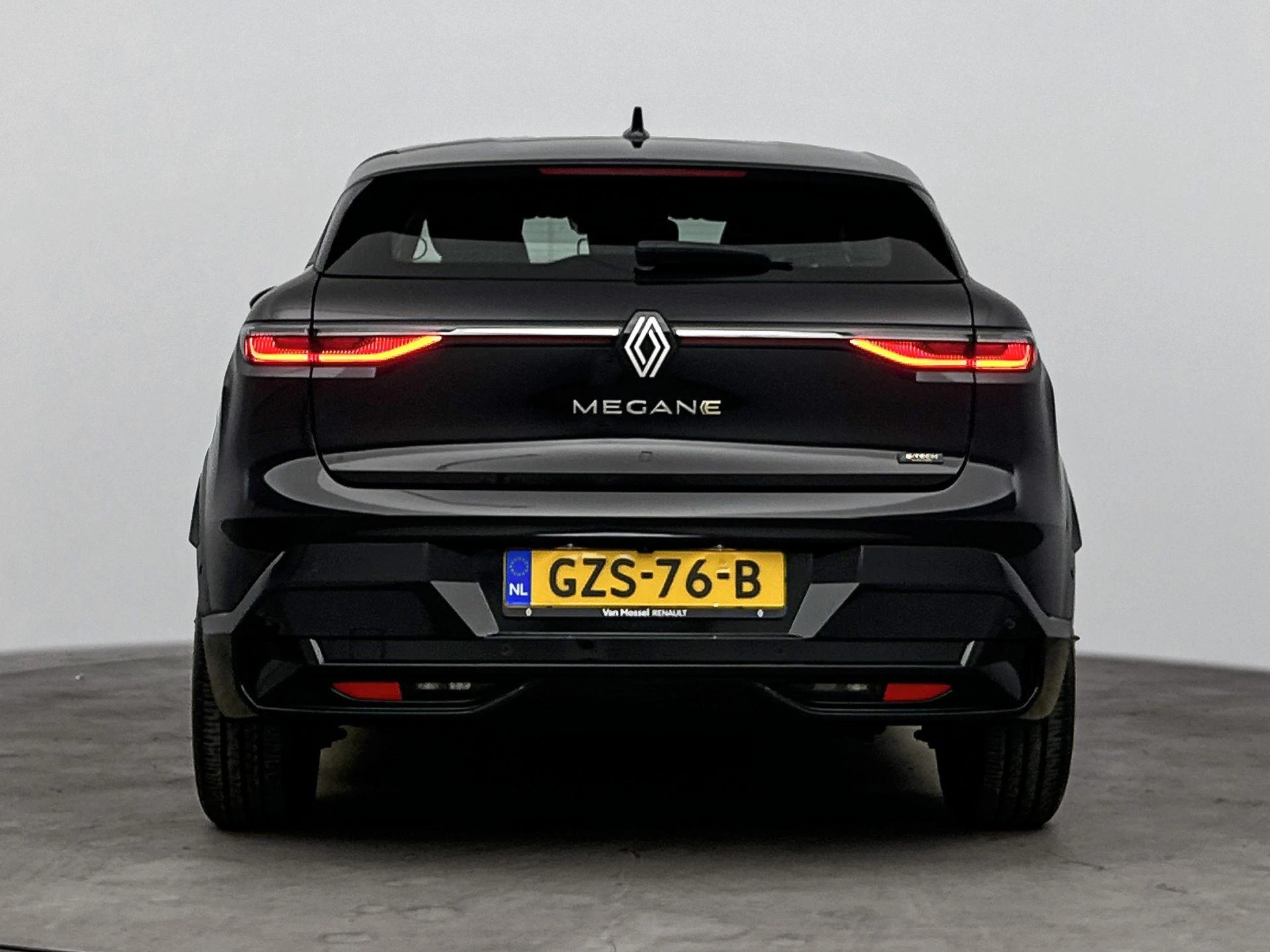 Renault-Megane E-Tech-image-2