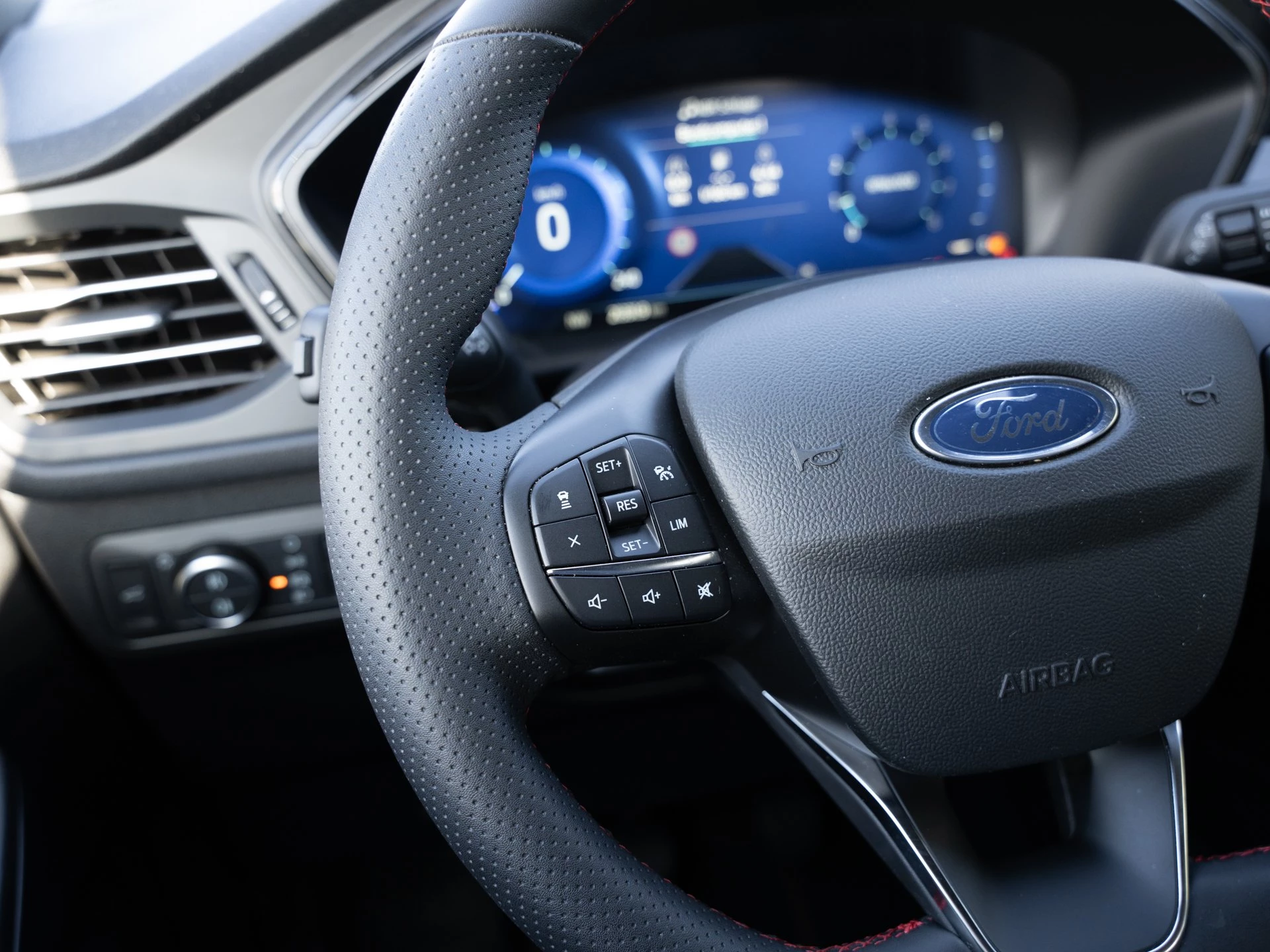 Ford Kuga ST-Line X*PANO*AHK*KAM*ACC*NAVI*SOUND-SYS.