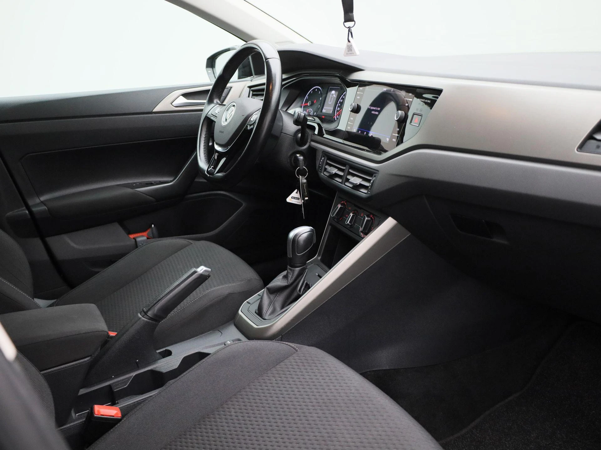 Volkswagen-Polo-image-31