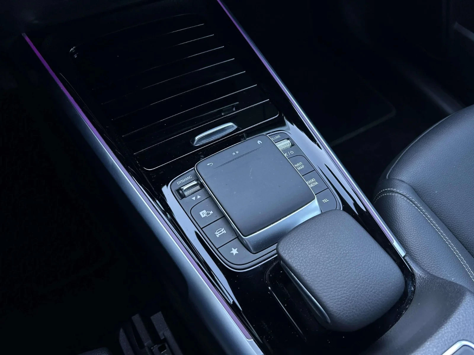 Mercedes-Benz-EQB-image-13