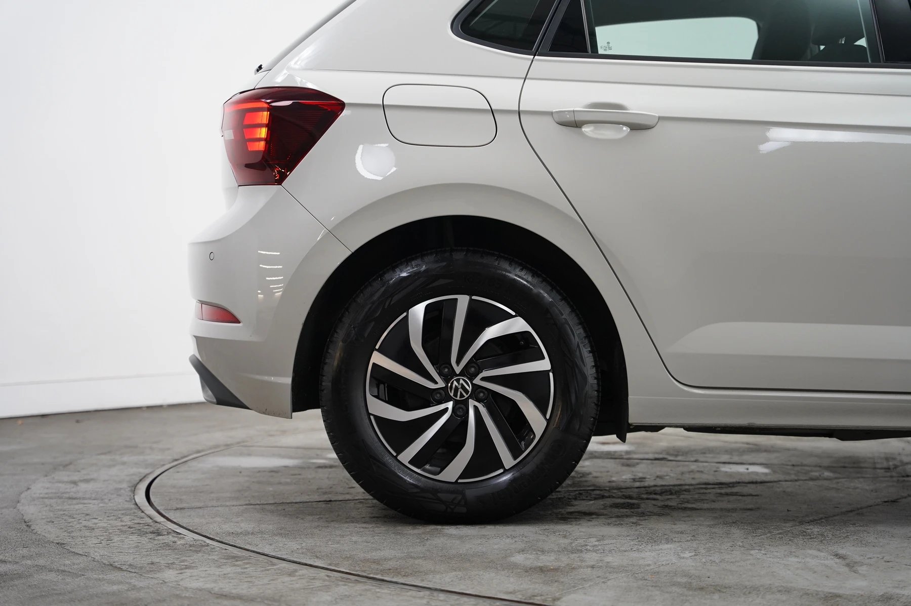 Volkswagen-Polo-image-28