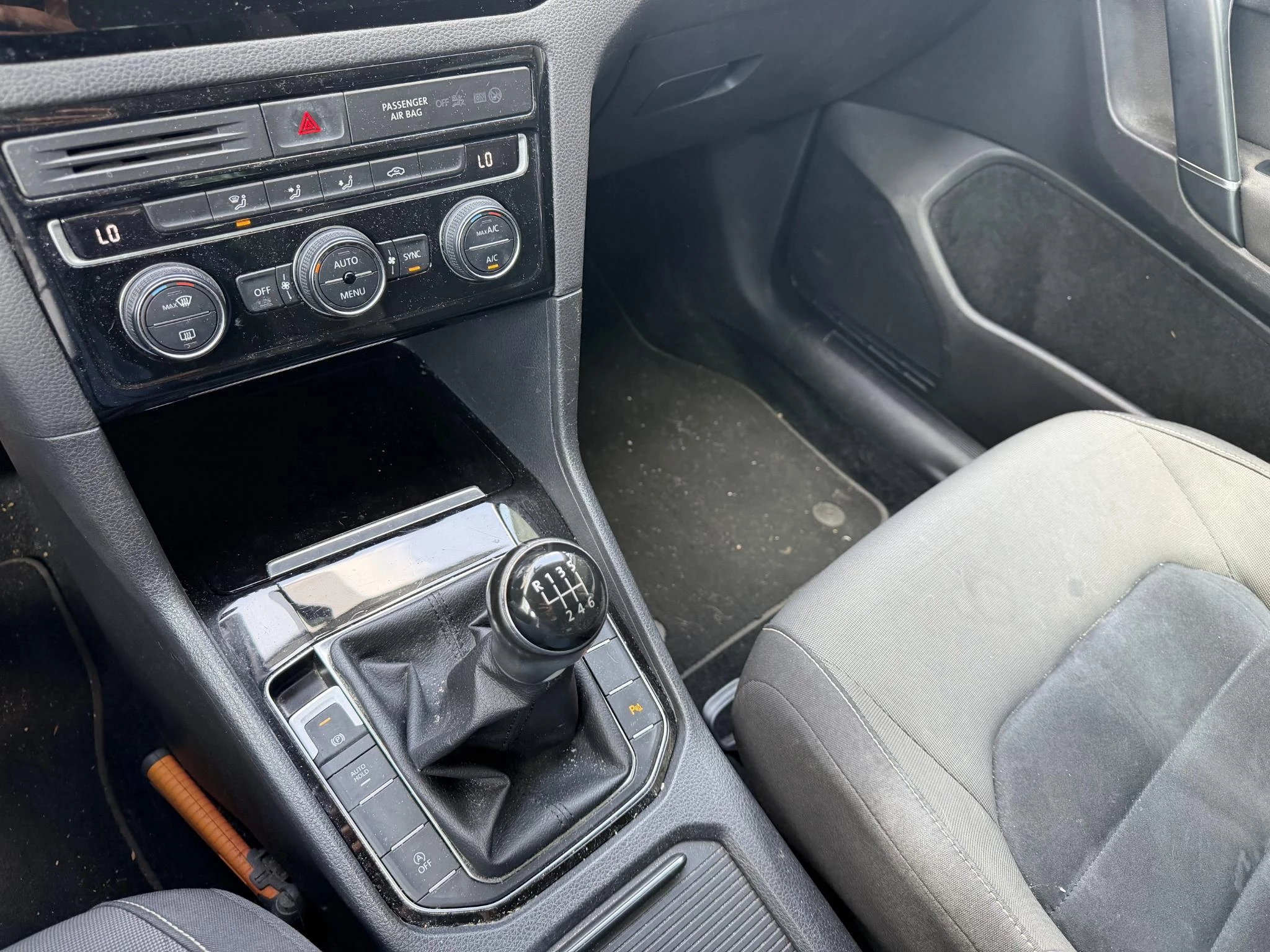 Volkswagen-Golf Sportsvan-image-6