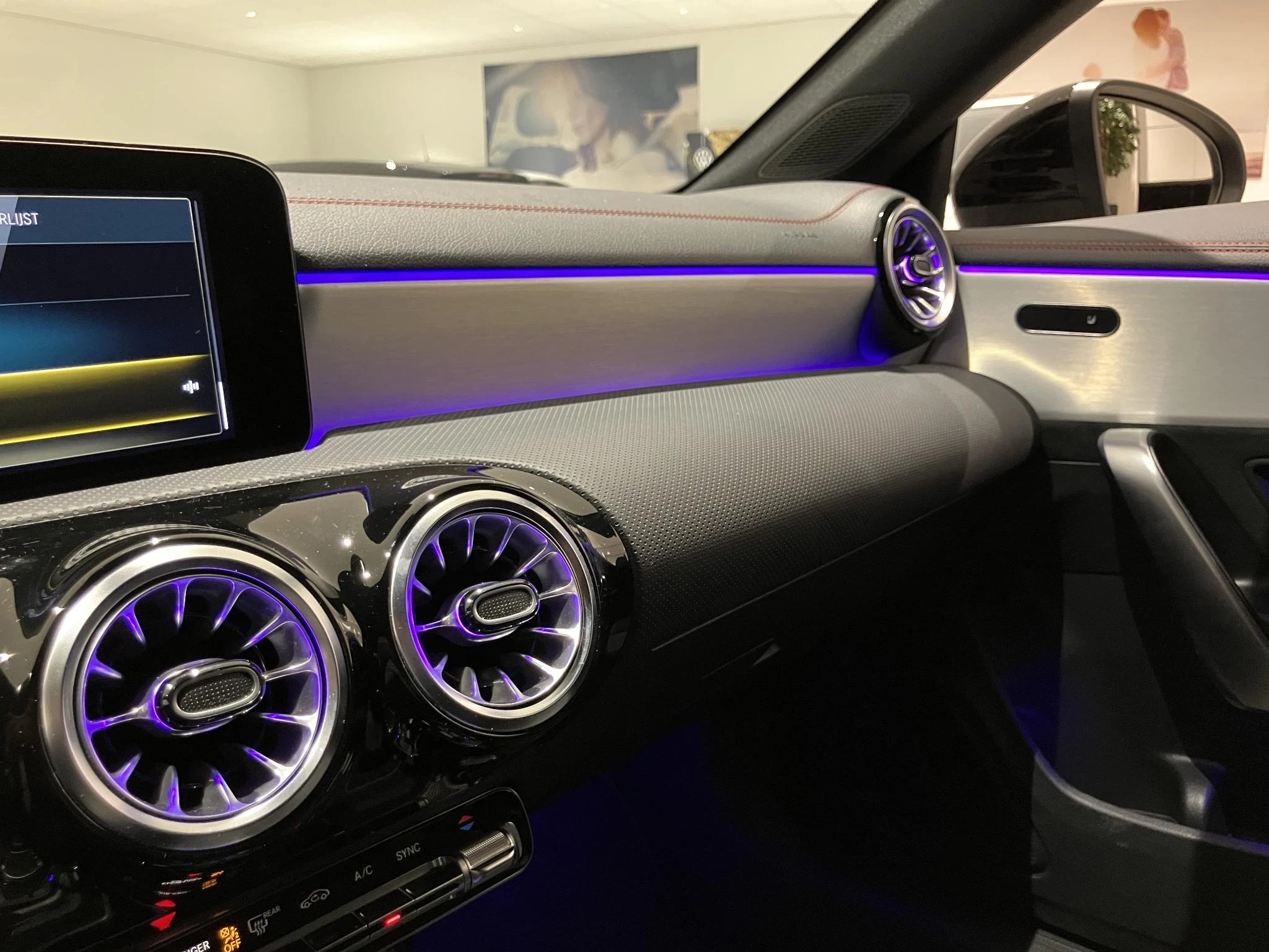 Mercedes-Benz-CLA-image-34