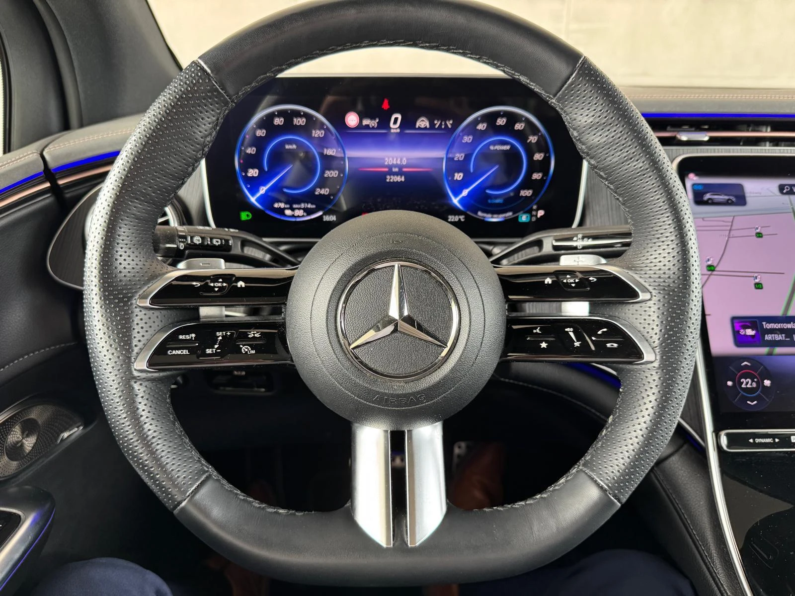 Mercedes-Benz-EQE-image-14