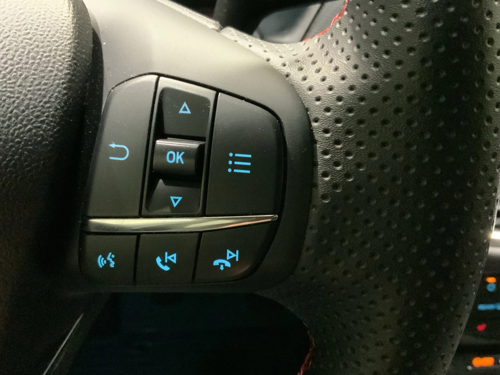 Ford Puma ST-Line Design MHEV | GJR | LED