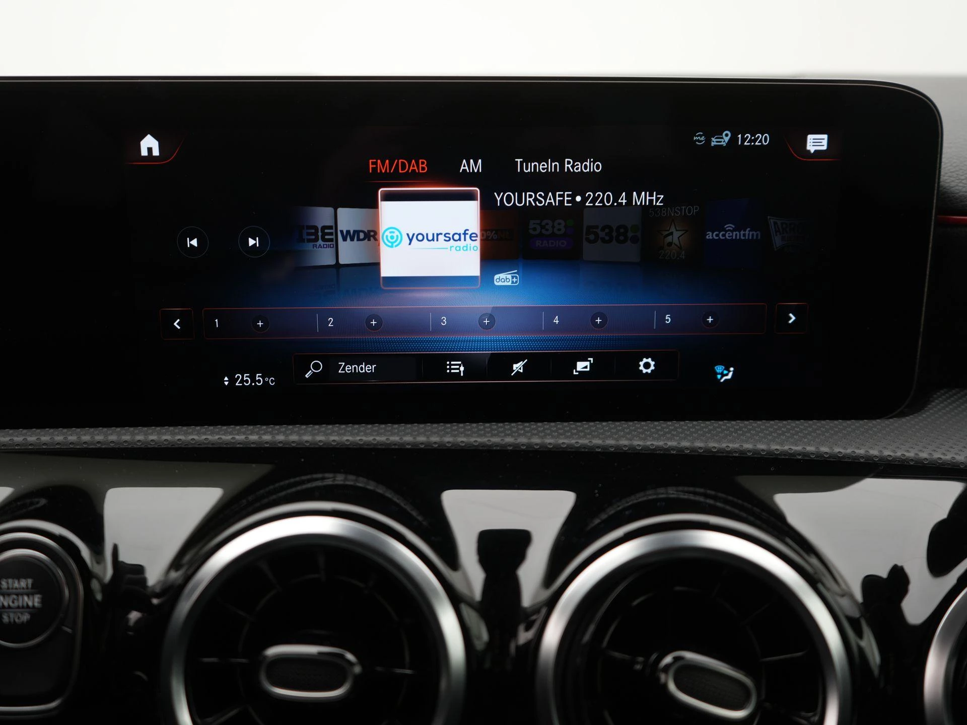 Mercedes-Benz-A-Klasse-image-14