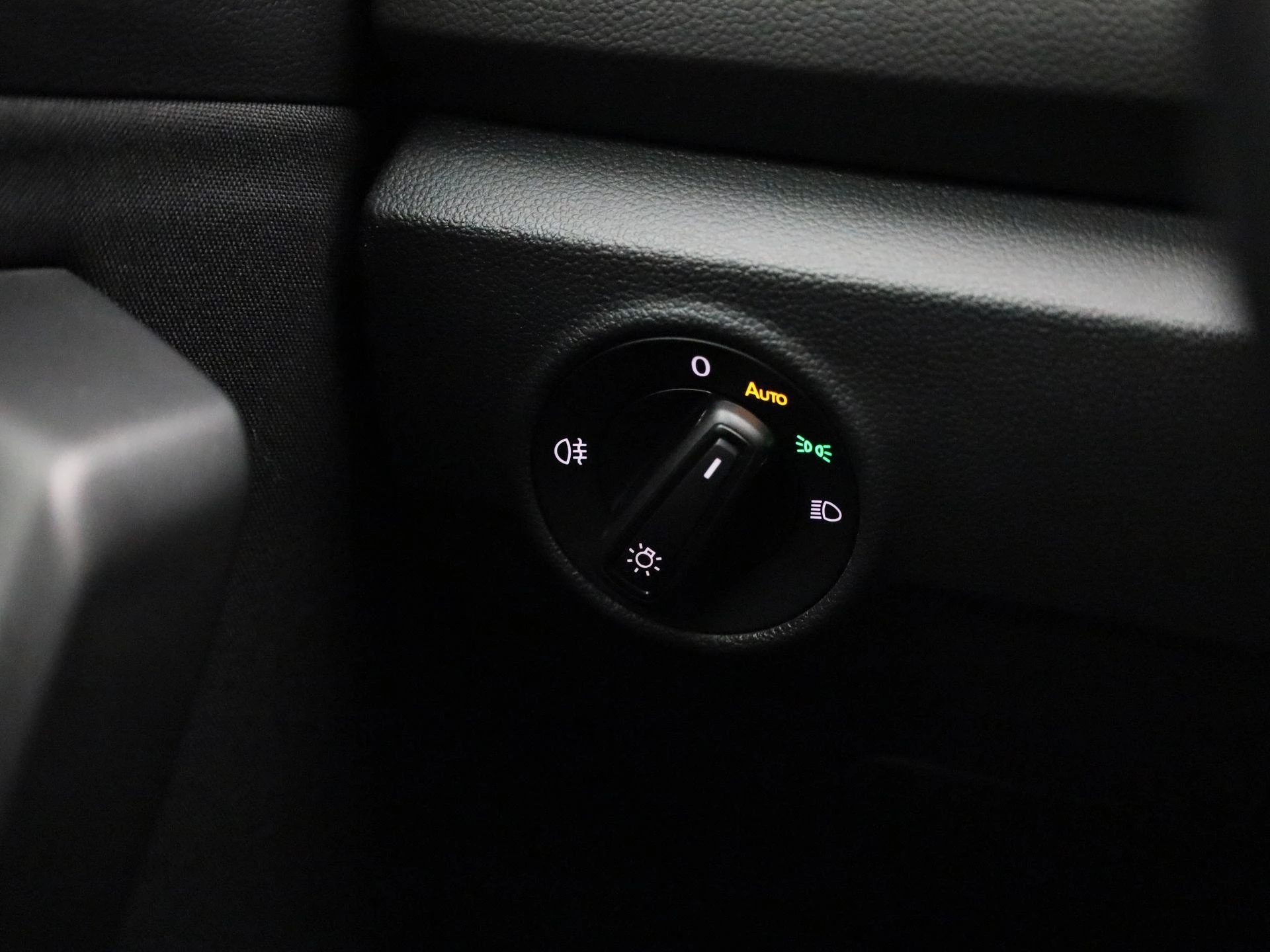 Volkswagen-T-Roc-image-22