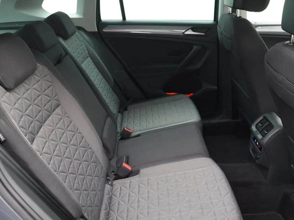 Volkswagen-Tiguan-image-11