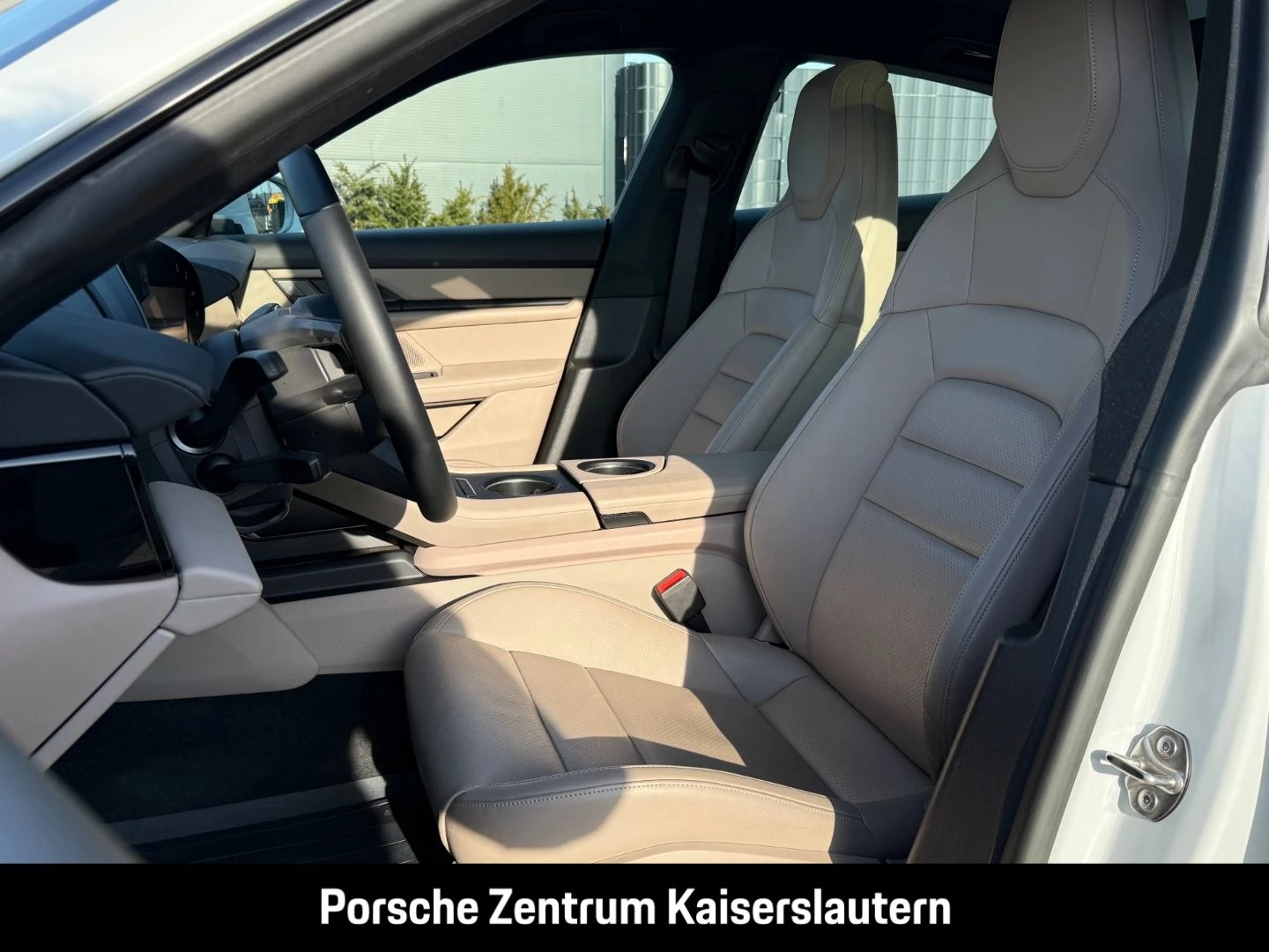 Porsche Taycan Surround-View Luftfederung Panoramadach -