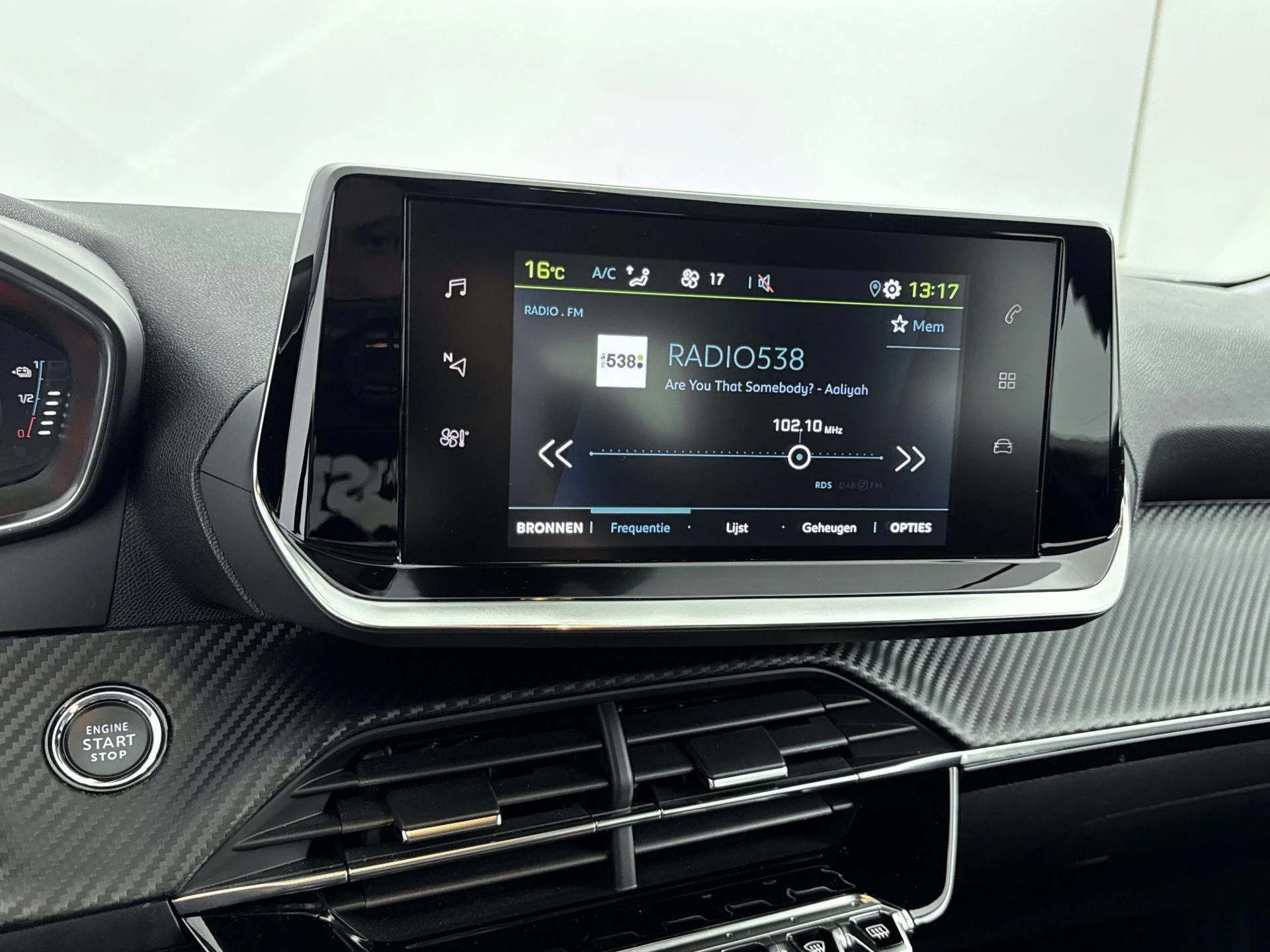 Peugeot-e-2008-image-7