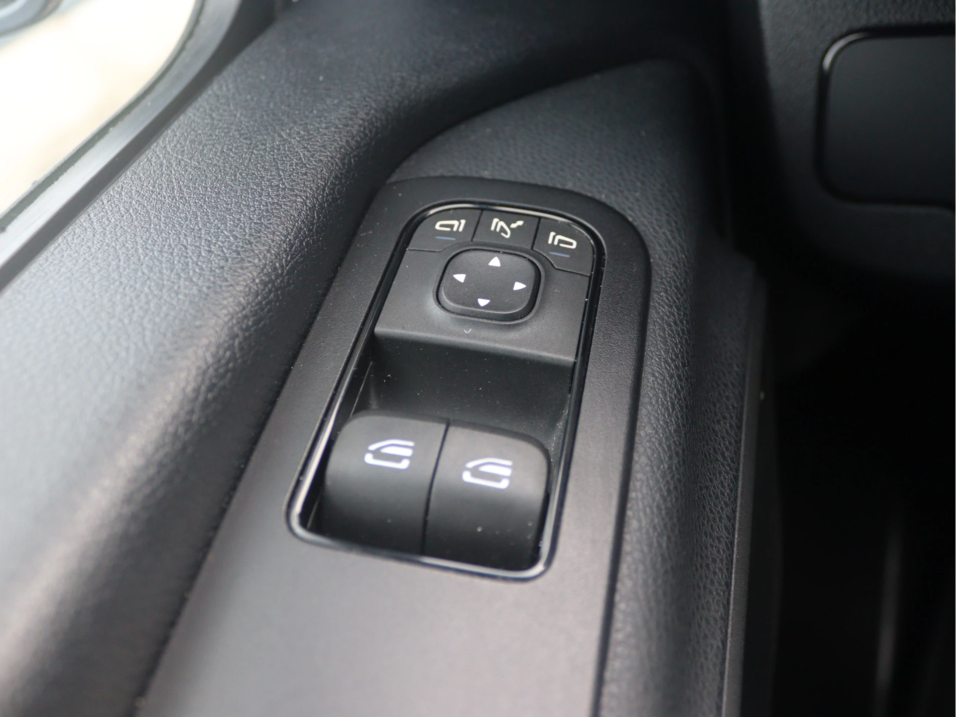 Mercedes-Benz-Sprinter-image-4