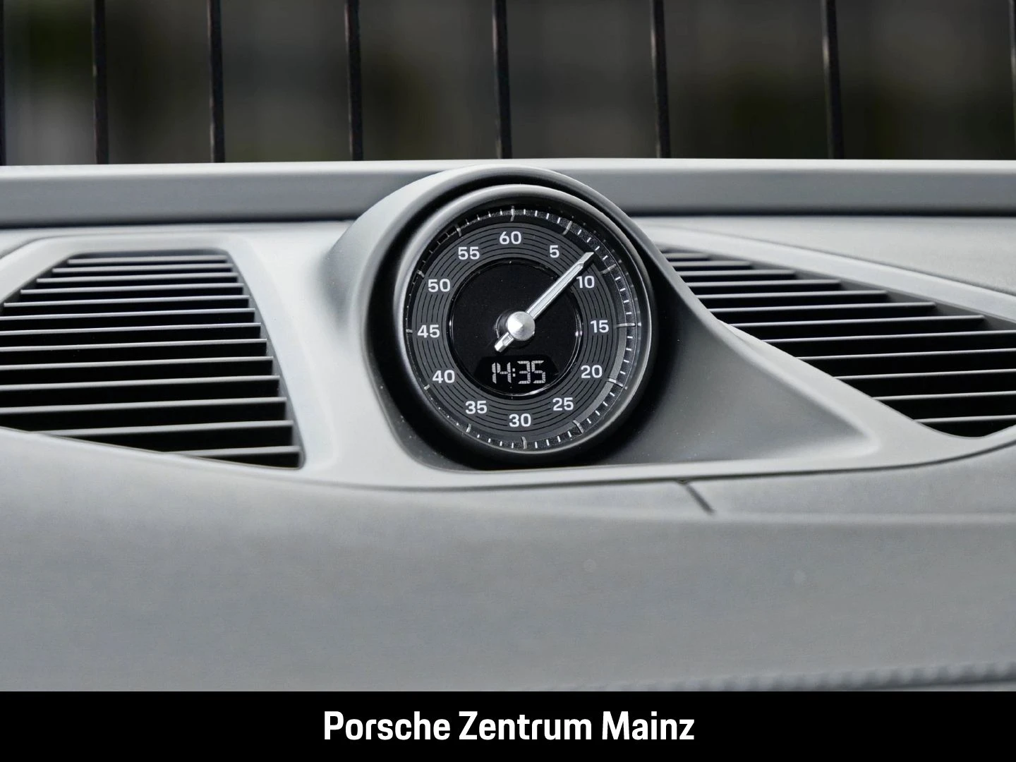 Porsche-Macan-image-16