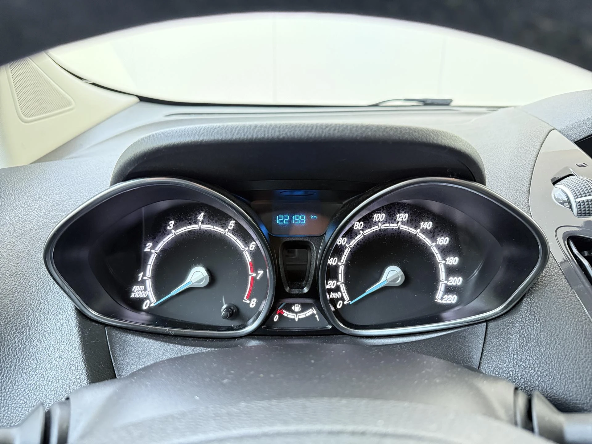 Ford-Tourneo Courier-image-10