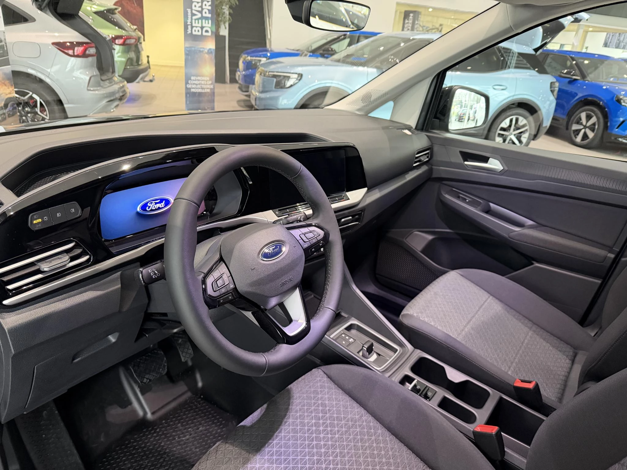 Ford-Transit Connect-image-11